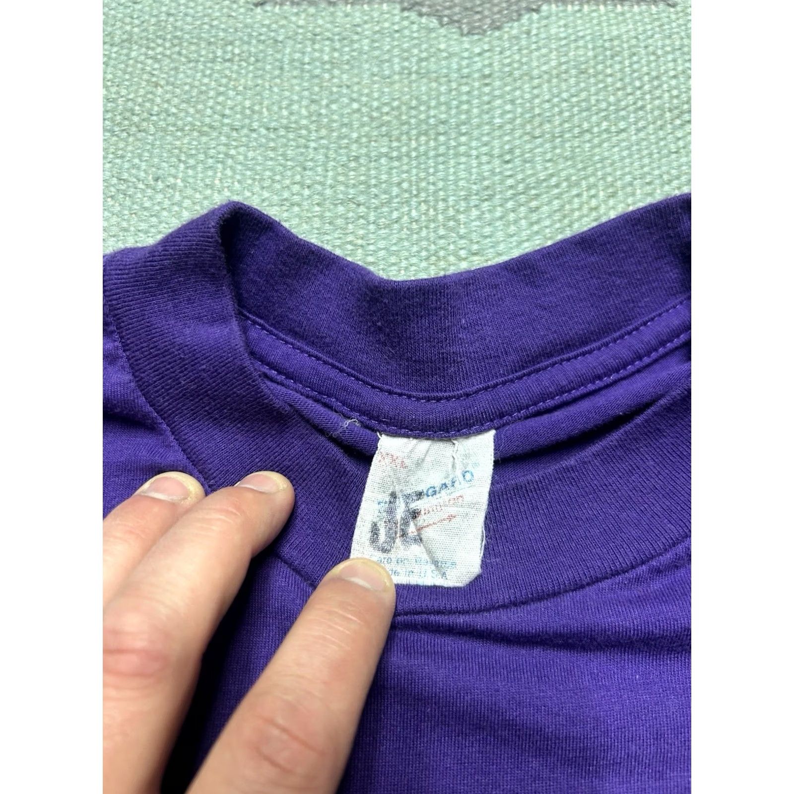 Vintage VINTAGE AND T Shirt Too cool to use drugs and alcohol bee Dare purple L/XL Shirt Mens Size US L / EU 52-54 / 3 - 3 Thumbnail