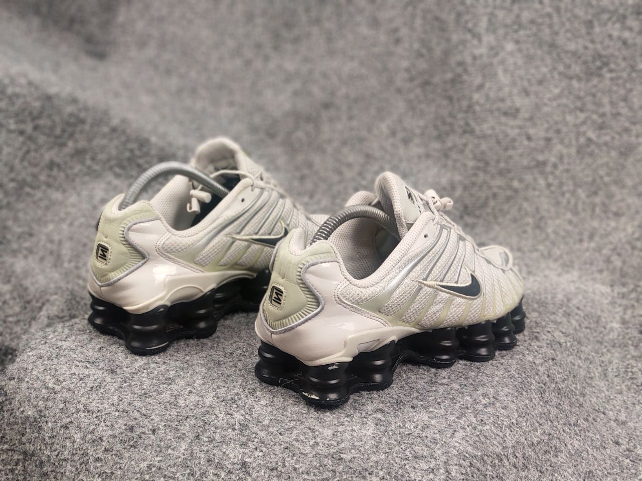 Nike Nike Shox TL Light Bone Off Noir-Olive Sneakers Vintage Y2K Size US 7.5 / IT 37.5 - 15 Thumbnail