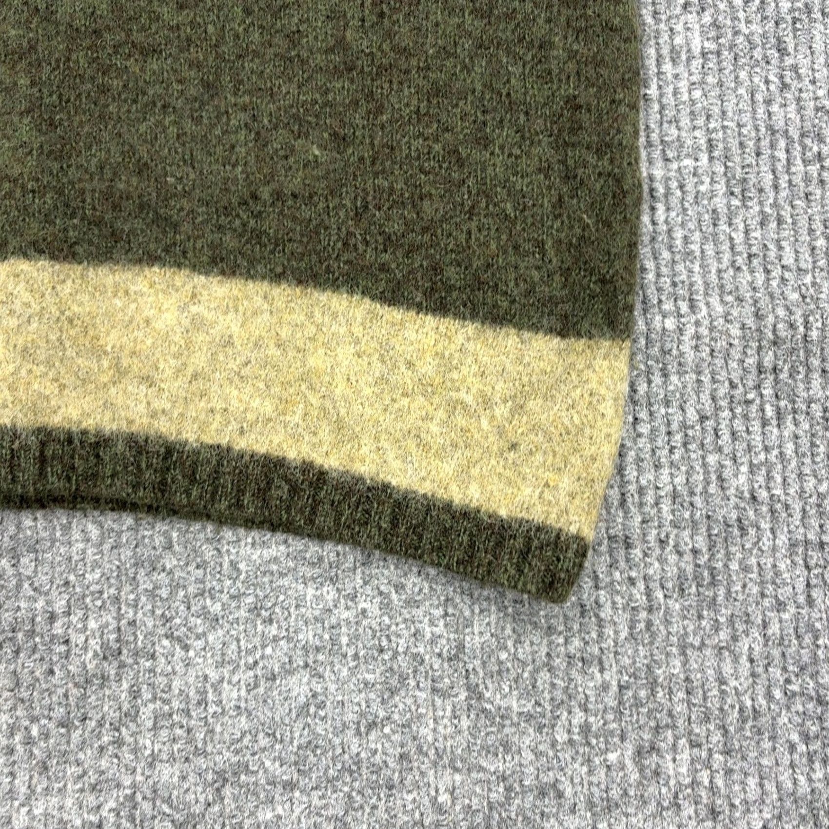 American Eagle Outfitters VINTAGE American Eagle Sweater Mens M Green Striped Wool V-Neck Pullover Preppy Size US M / EU 48-50 / 2 - 2 Thumbnail