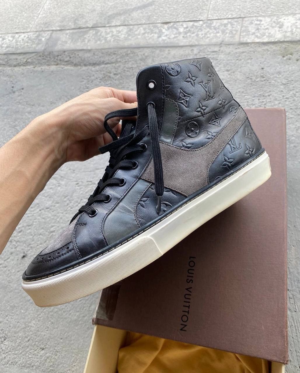 Louis Vuitton Classic Louis Vuitton high-top sneakers with monogram Size US 7.5 / EU 40-41 - 2 Thumbnail