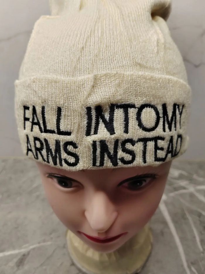 Japanese Brand Vintage Fall In To My Arms Instead Snowcap Beanie Size ONE SIZE - 3 Thumbnail