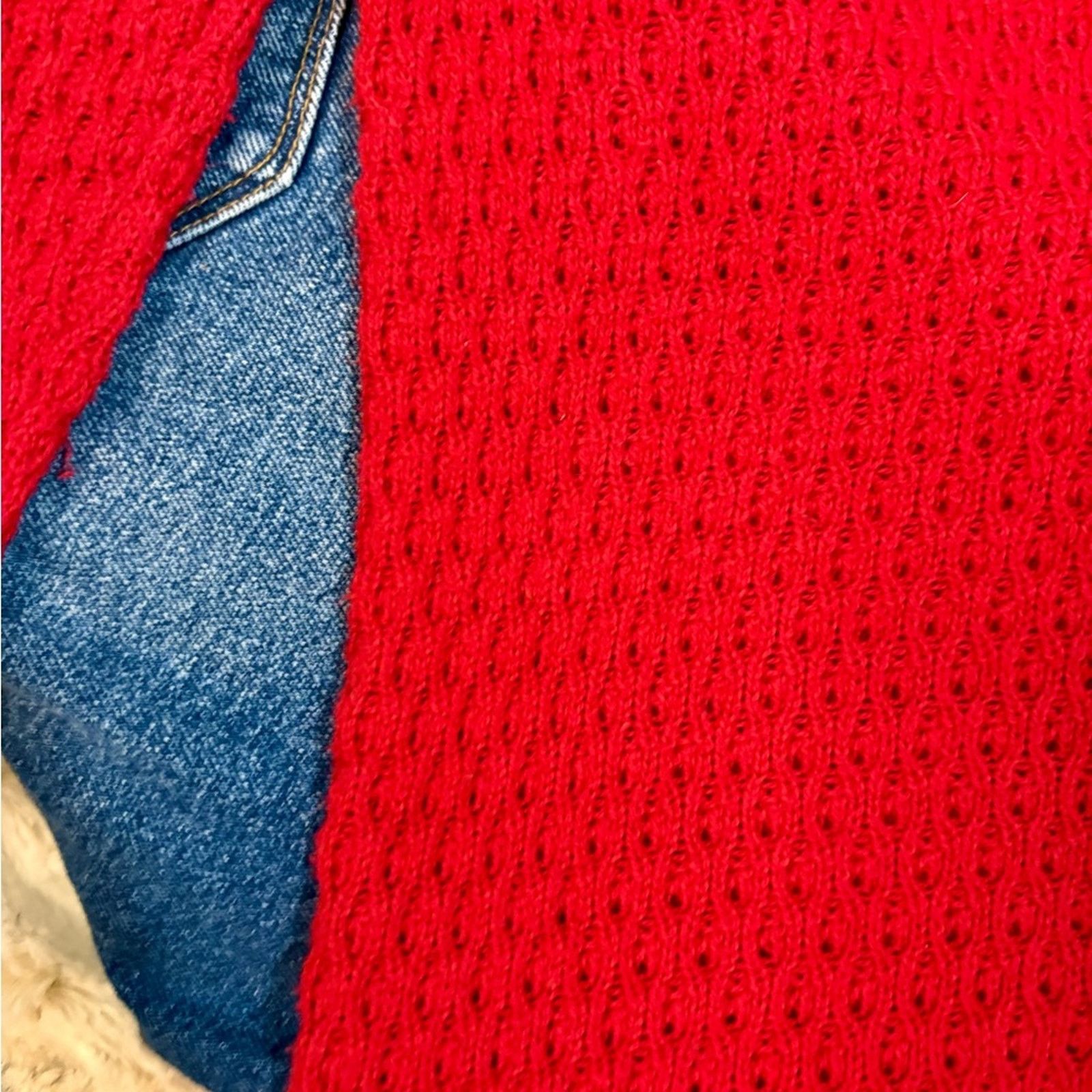 American Eagle Outfitters American Eagle Outfitters Texture Red V-Neck Women's Sweater Size M / US 6-8 / IT 42-44 - 4 Thumbnail