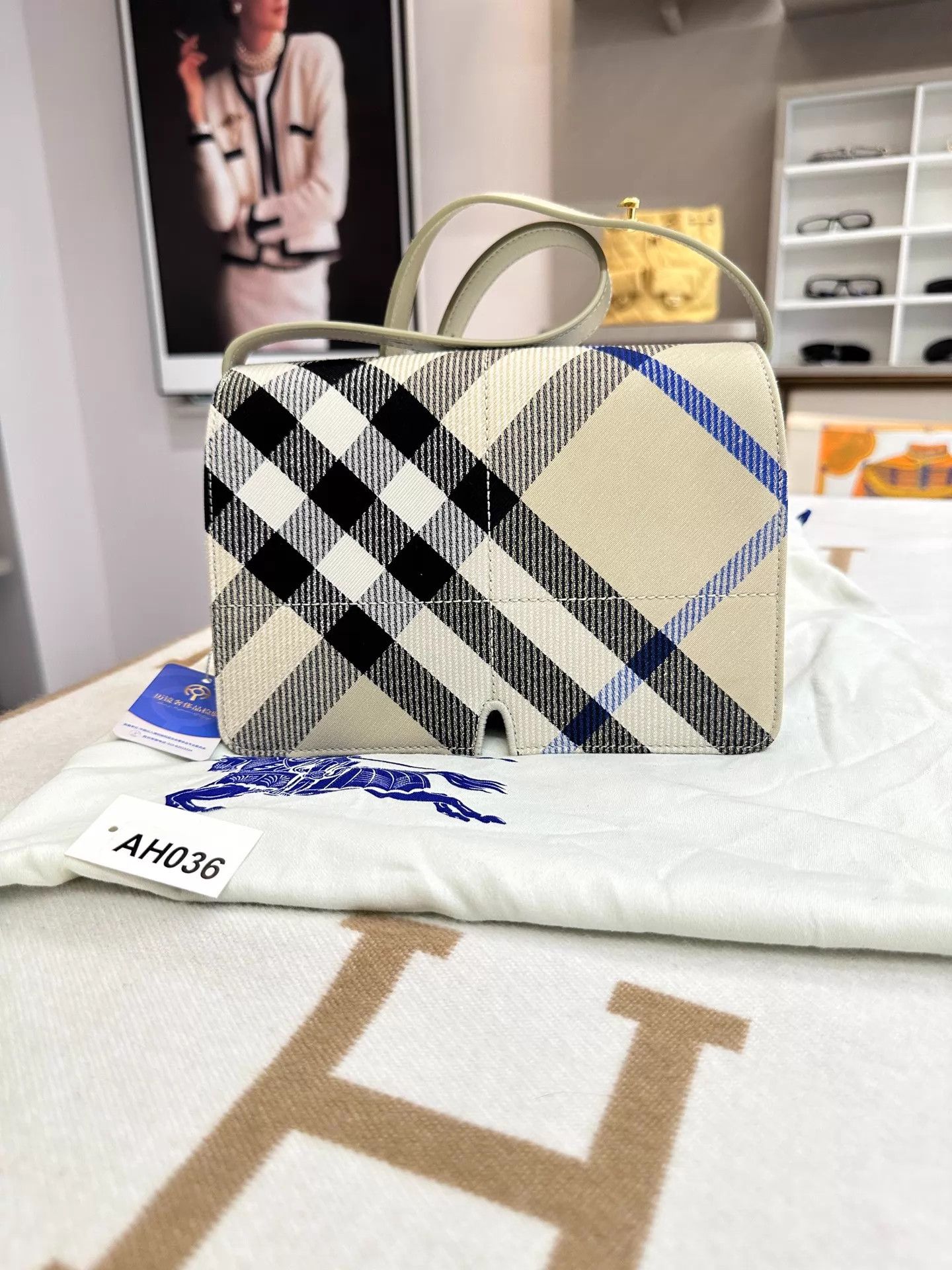 Burberry Burberry Check Snip Crossbody/Shoulder Bag AH036 WTS 23x7x17 Size ONE SIZE - 1 Thumbnail