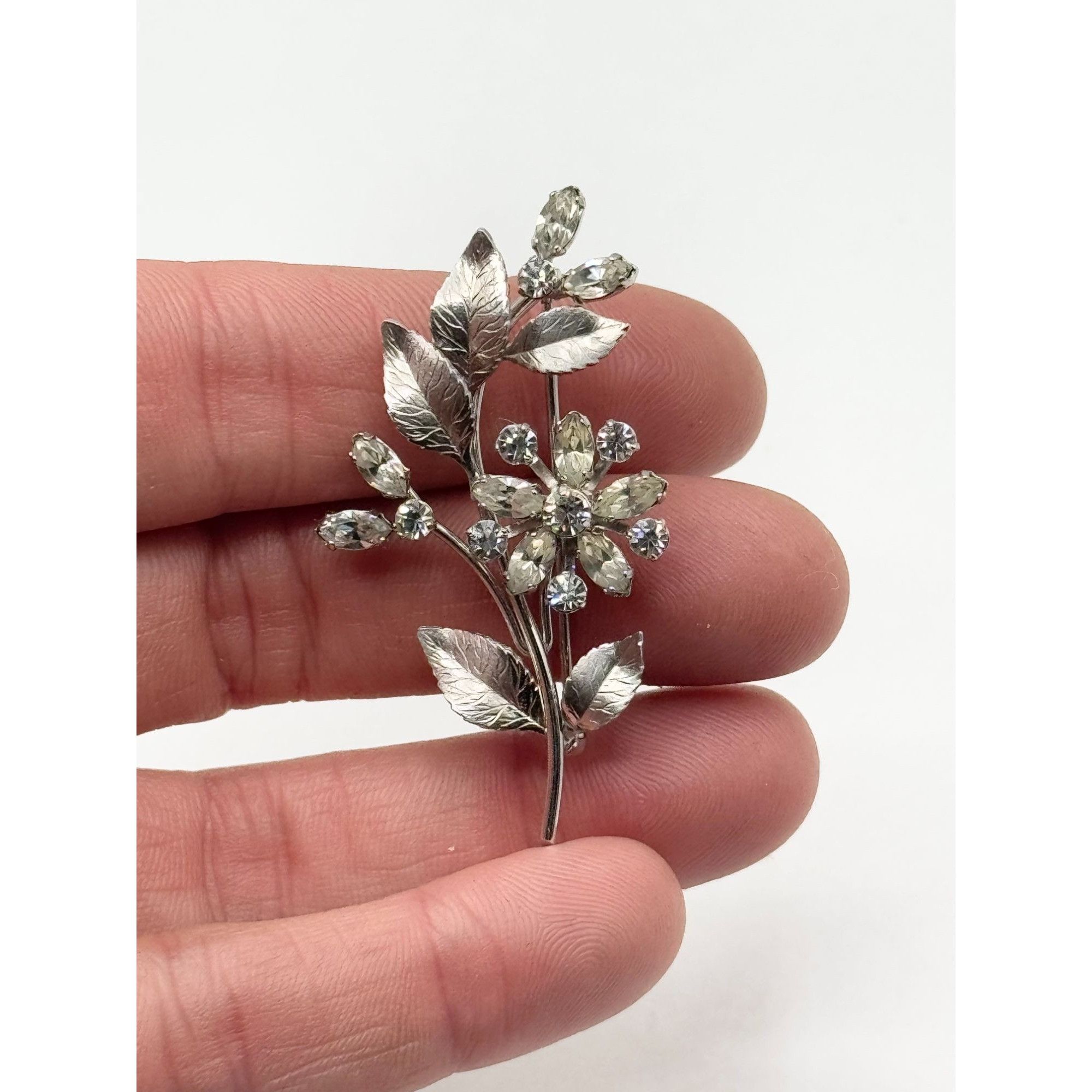 Vintage Krementz vintage glass rhinestone flower brooch pin Size ONE SIZE - 7 Thumbnail