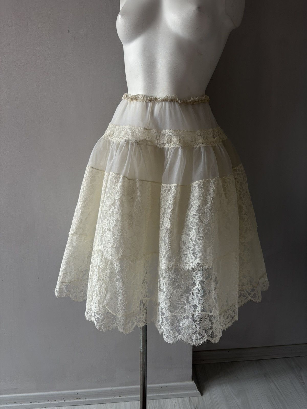Vintage Vintage petticoat Size 26" / US 2 / IT 38 - 10 Thumbnail