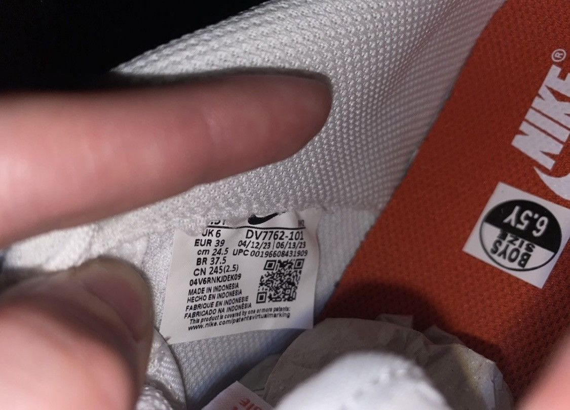 Nike AIR FORCE 1(GS) RED/WHITE Size US 6.5 / EU 39-40 - 4 Thumbnail