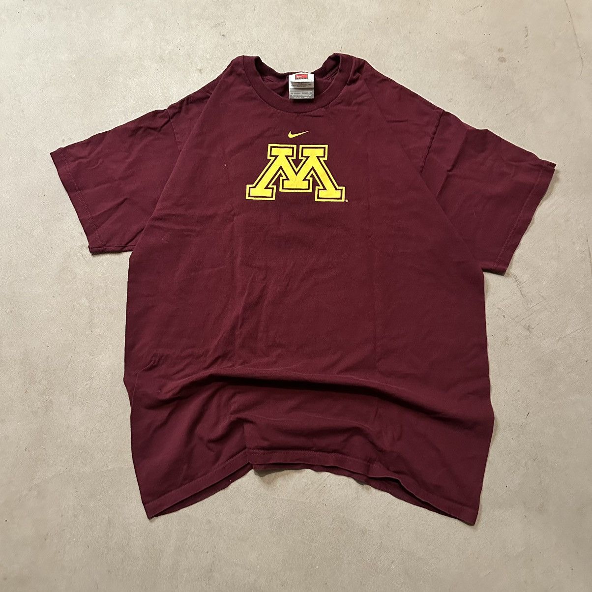 Nike Vintage Y2K Center Swoosh Nike Minnesota Gophers T-Shirt Size US L / EU 52-54 / 3 - 2 Thumbnail