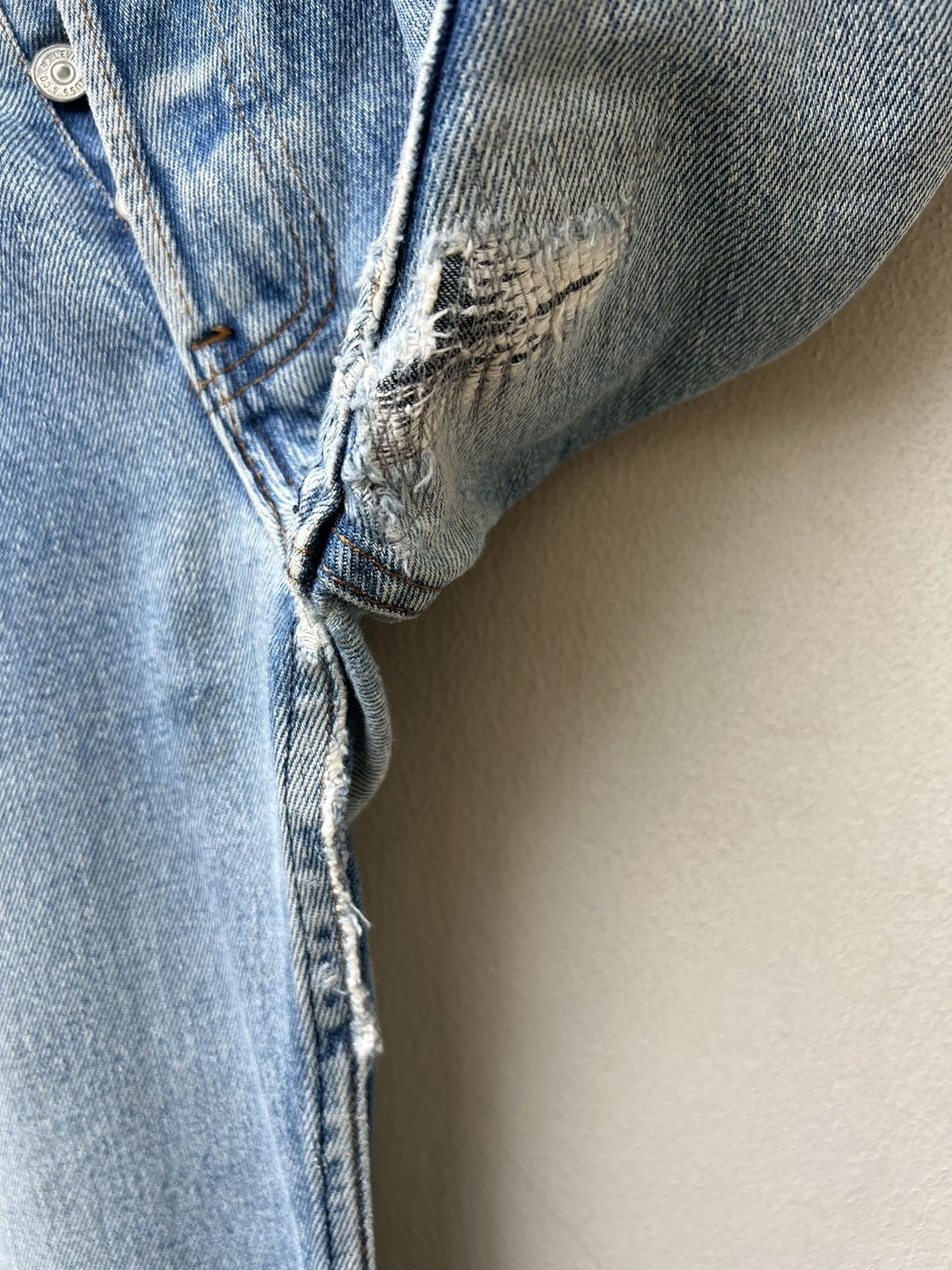 Levi's Vintage 80s Levi’s 501 Ripped Faded Blue Denim Jeans Size US 34 / EU 50 - 15 Thumbnail