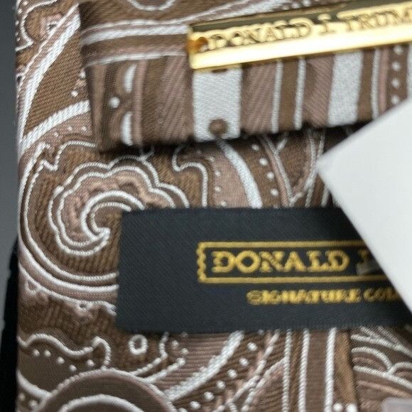 Donald Trump DONALD J. TRUMP~ SIGNATURE COLLECTION Brown White Paisley NE Size ONE SIZE - 4 Thumbnail
