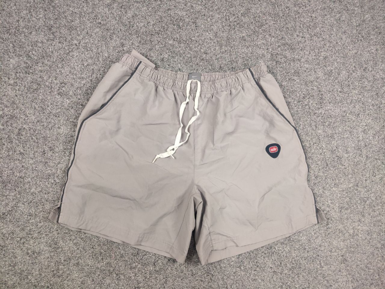 Nike Vintage Nike Casual Swoosh Gray Logo Shorts Y2K Style Size US 34 / EU 50 - 7 Thumbnail