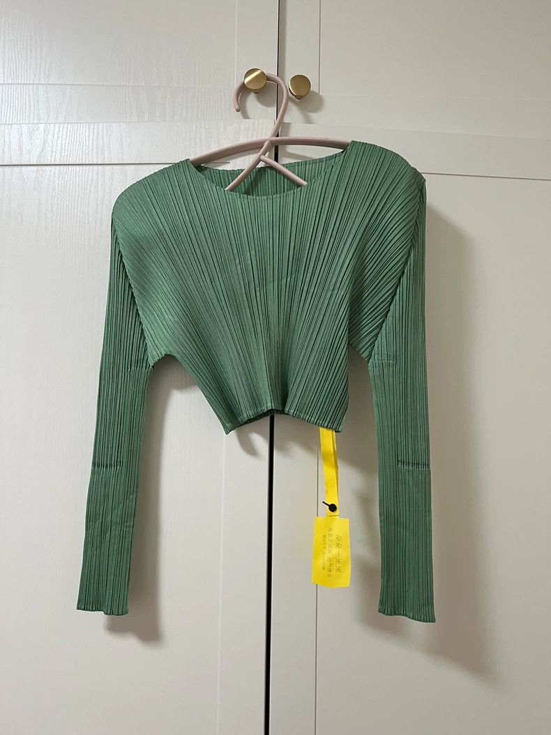 Issey Miyake Issey Miyake size:one size Green pleated top Size XS / US 0-2 / IT 36-38 - 2 Thumbnail