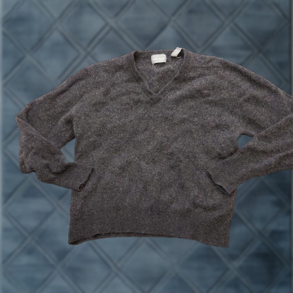 Lord & Taylor Lord & Taylor Sweater Mens L Gray Lambswool V-Neck Pullover Knit Wool UK Made Size US L / EU 52-54 / 3 - 1 Thumbnail