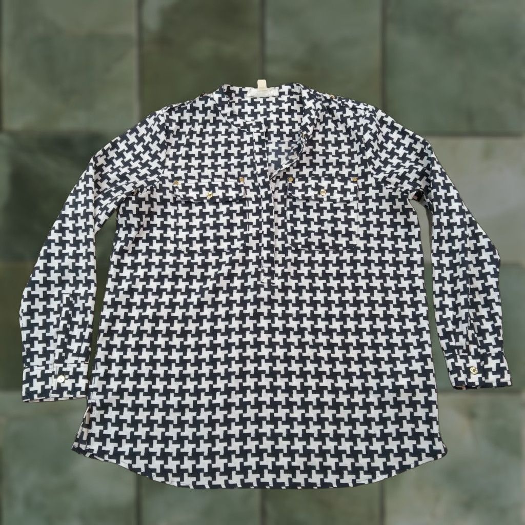Michael Kors Michael Kors Blouse Womens Large Black White Long Sleeve Pullover V-Neck Casual Polyester Size L / US 10 / IT 46 - 1 Thumbnail
