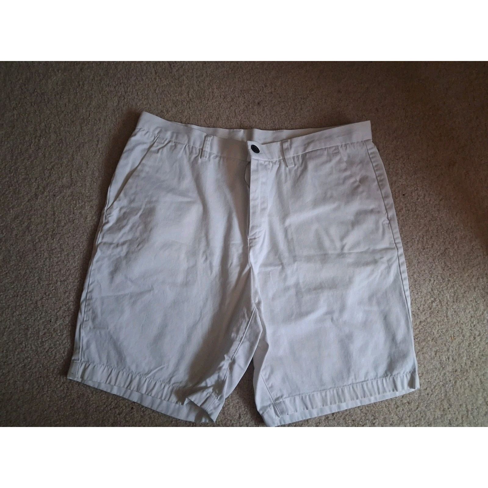 Michael Kors Michael Kors Men's Chino Shorts White Classic Fit Casual Size US 34 / EU 50 - 1 Thumbnail