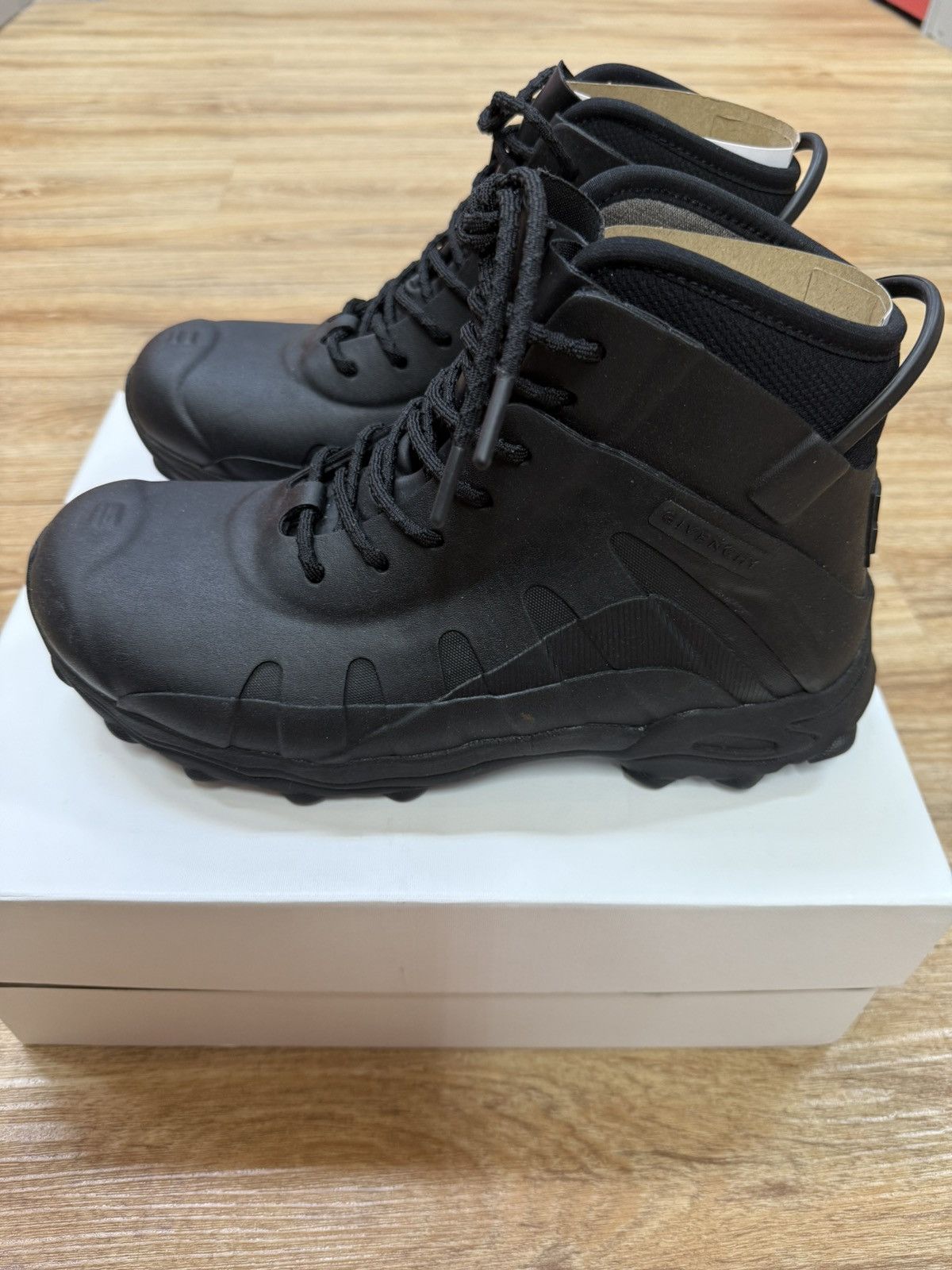 Givenchy Givenchy x Bogs High Lace up Boots in Black Rubber Size US 10 / EU 43 - 2 Thumbnail