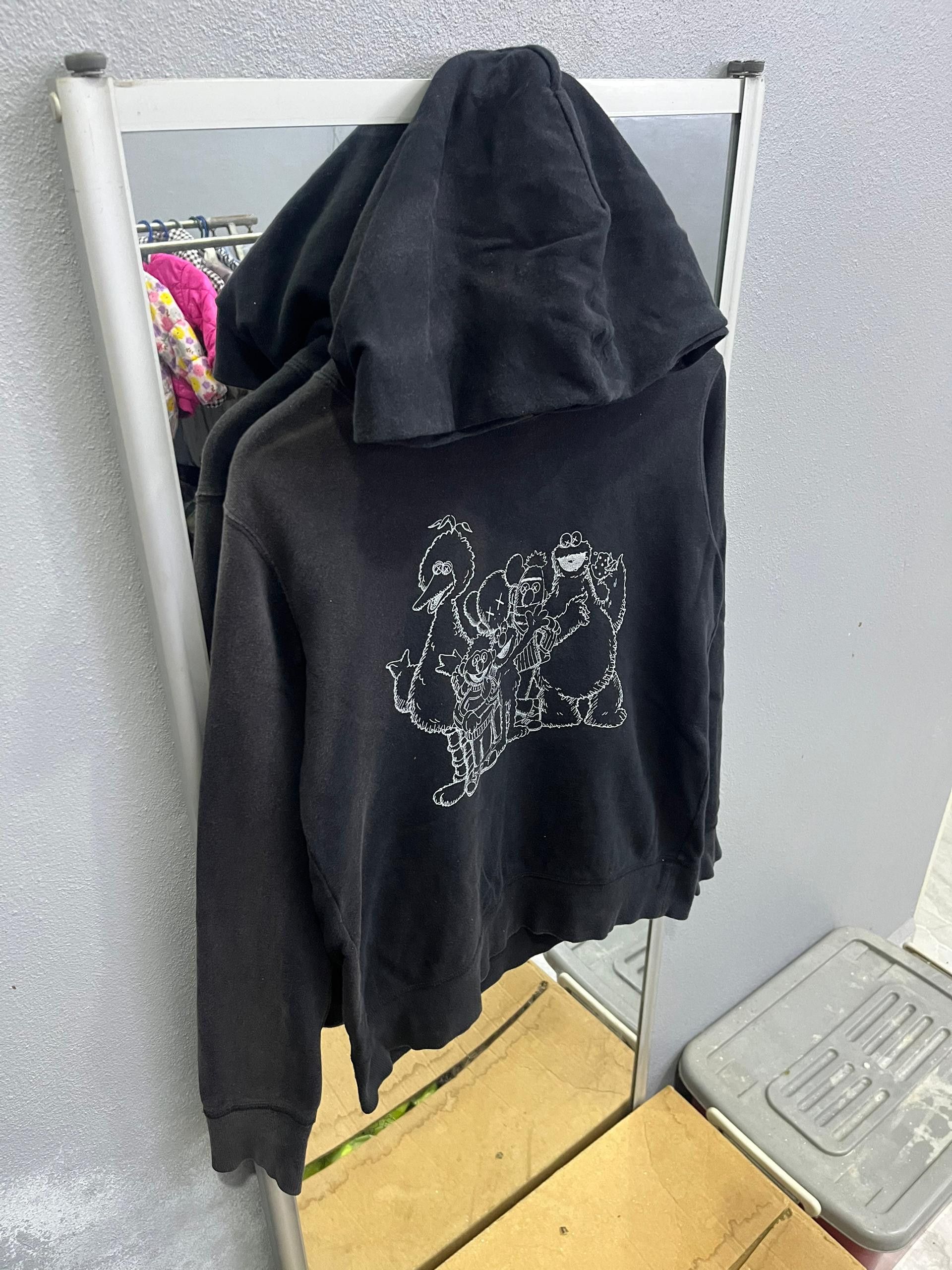 Kaws × Uniqlo Uniqlo UT Sesame Street x KAWS Hoodie Black Size US S / EU 44-46 / 1 - 3 Thumbnail