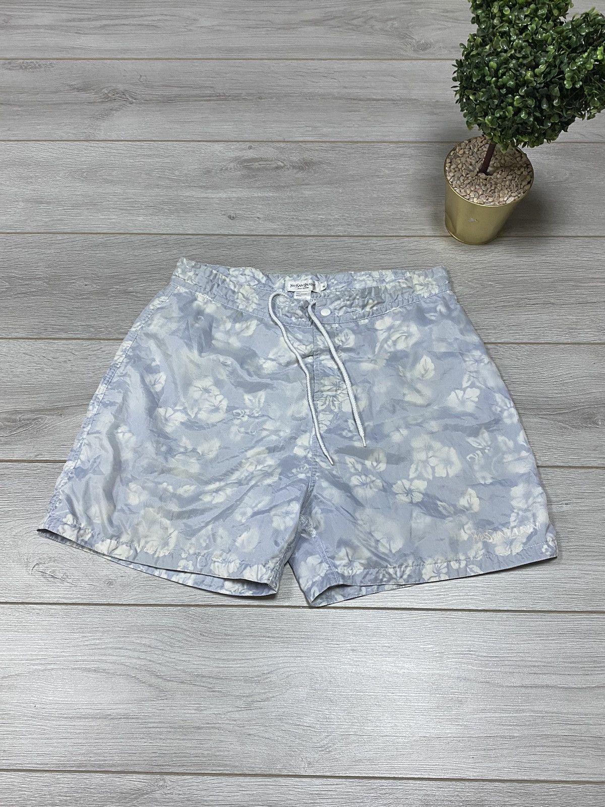 Yves Saint Laurent Yves Saint Laurent change color YSL RARE floral shorts Size US 36 / EU 52 - 3 Thumbnail