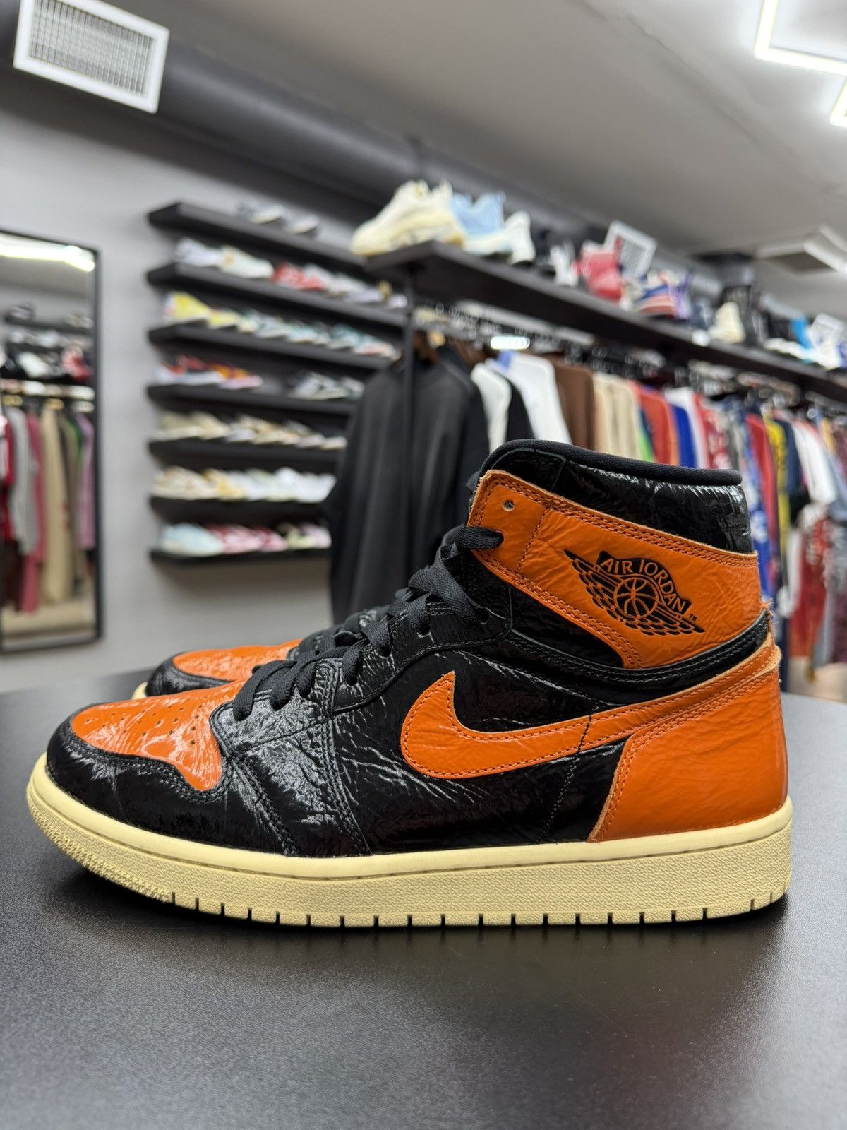 Jordan Brand Size 10 - Jordan 1 Retro High Shattered Backboard 3.0 Size US 10 / EU 43 - 1 Thumbnail