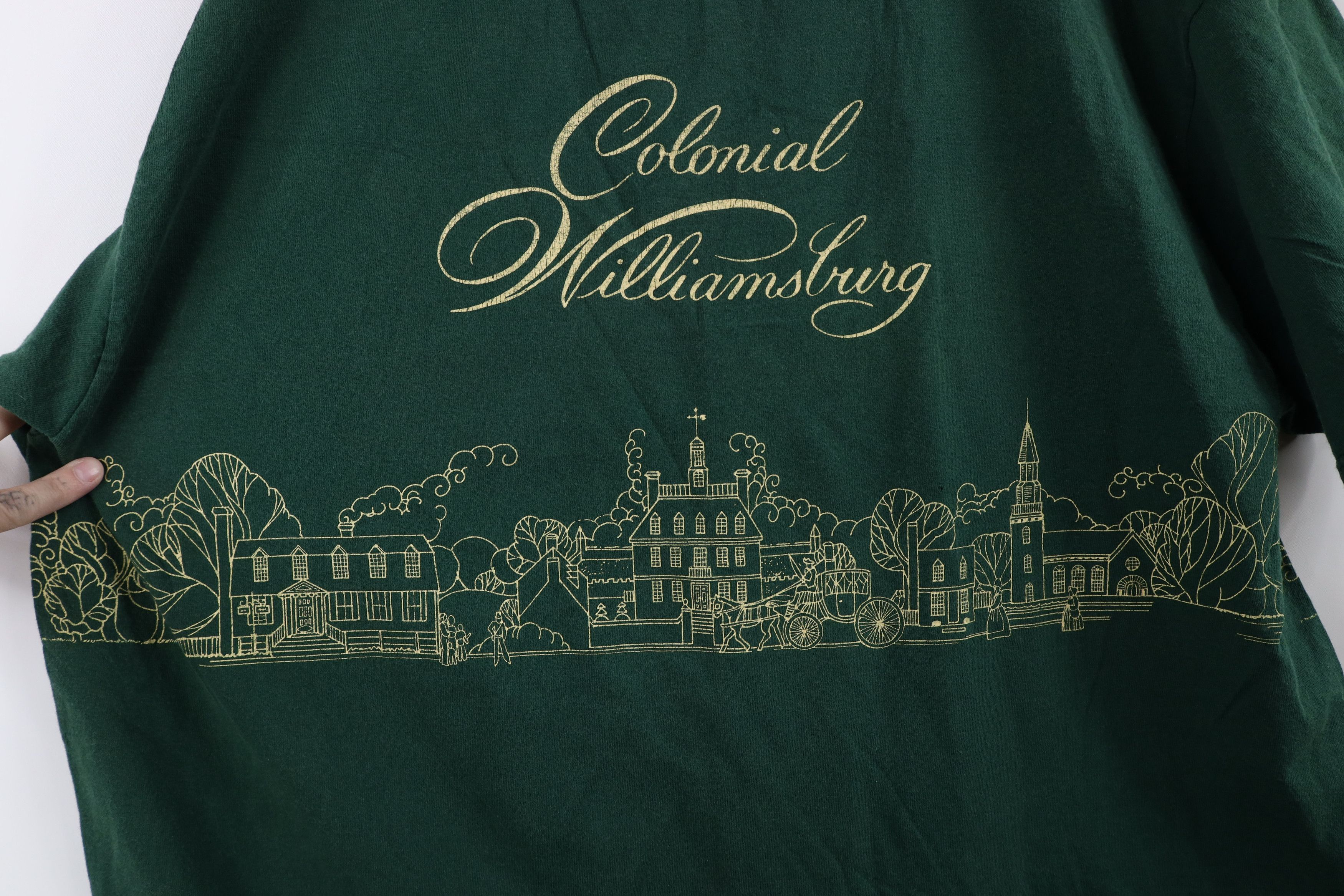 Vintage Vintage 90s Spell Colonial Williamsburg T-Shirt Green USA Size US XXL / EU 58 / 5 - 6 Thumbnail