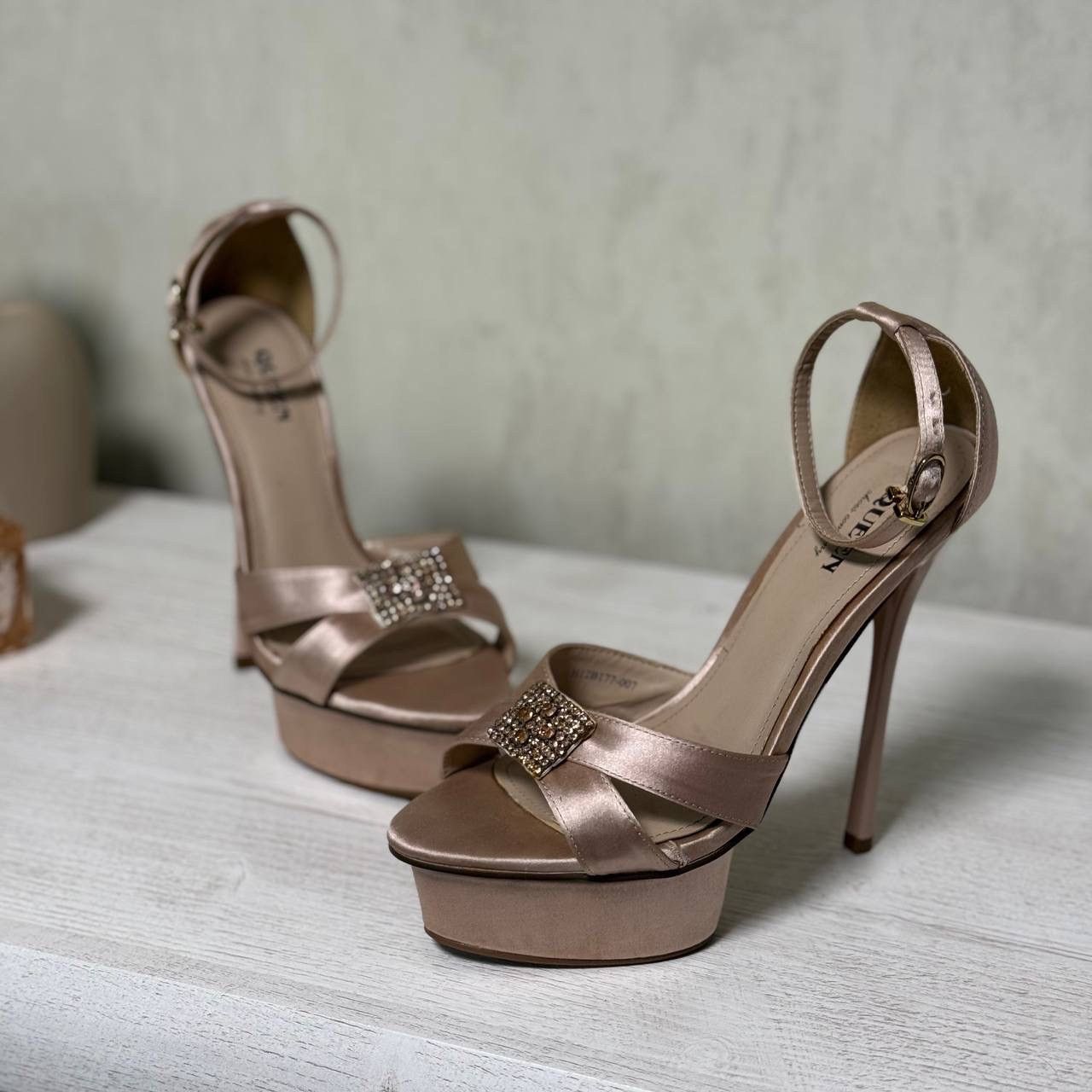 Y/Project Queen heeled sandals with platform, size 37 Size US 7 / IT 37 - 9 Thumbnail