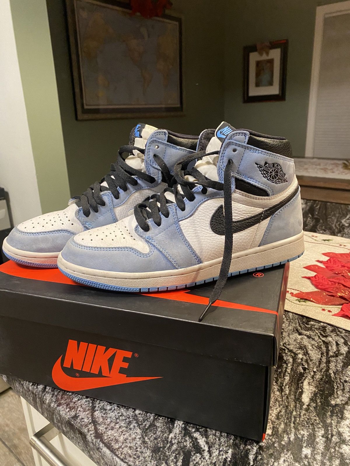 Jordan Brand × Nike Air Jordan 1 Retro High OG University Blue Size US 8.5 / EU 41-42 - 9 Thumbnail