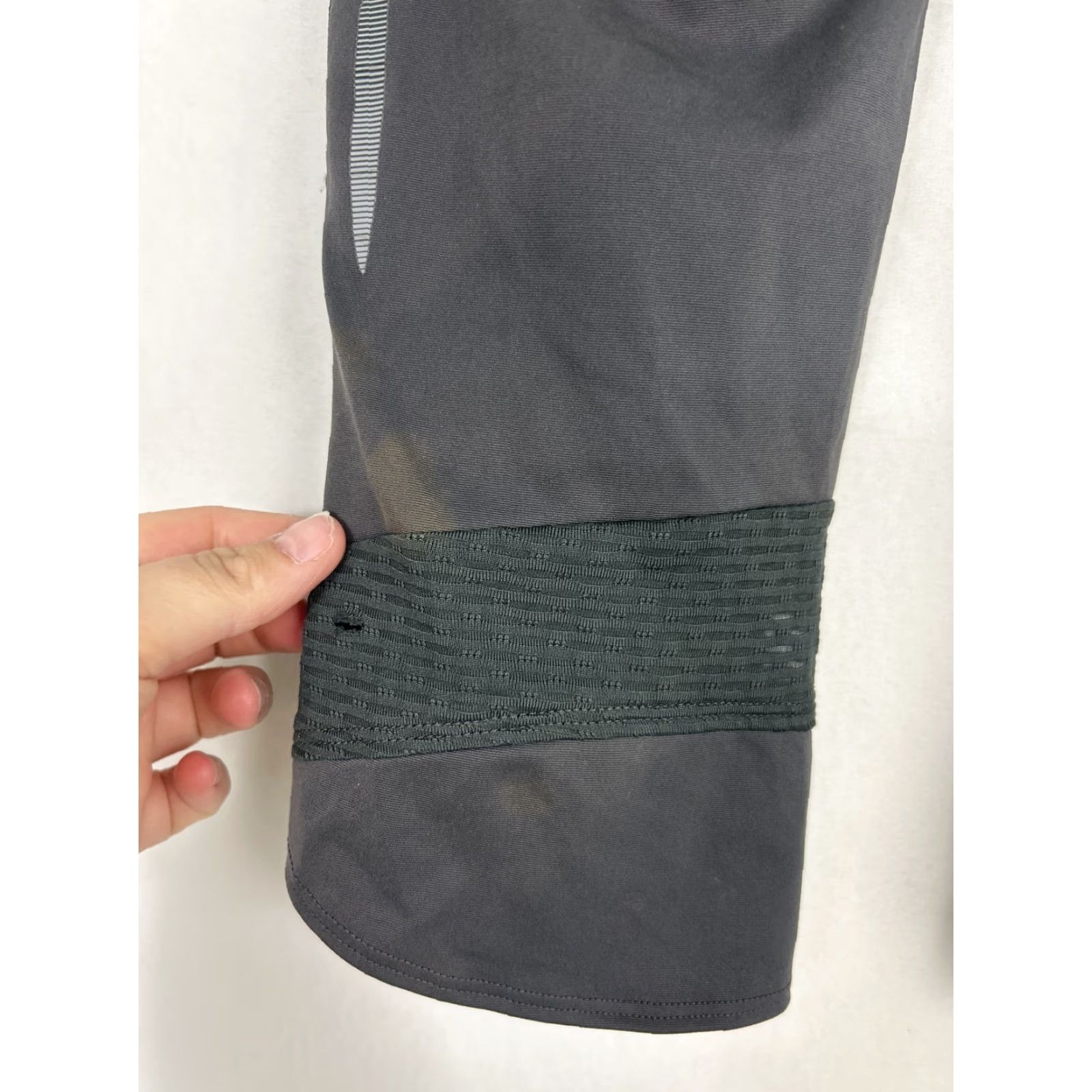 Under Armour Under Armour Womens Capri Pants Compression HeatGear Gray M 30X18 Activewear Size 32" / US 10 / IT 46 - 7 Thumbnail