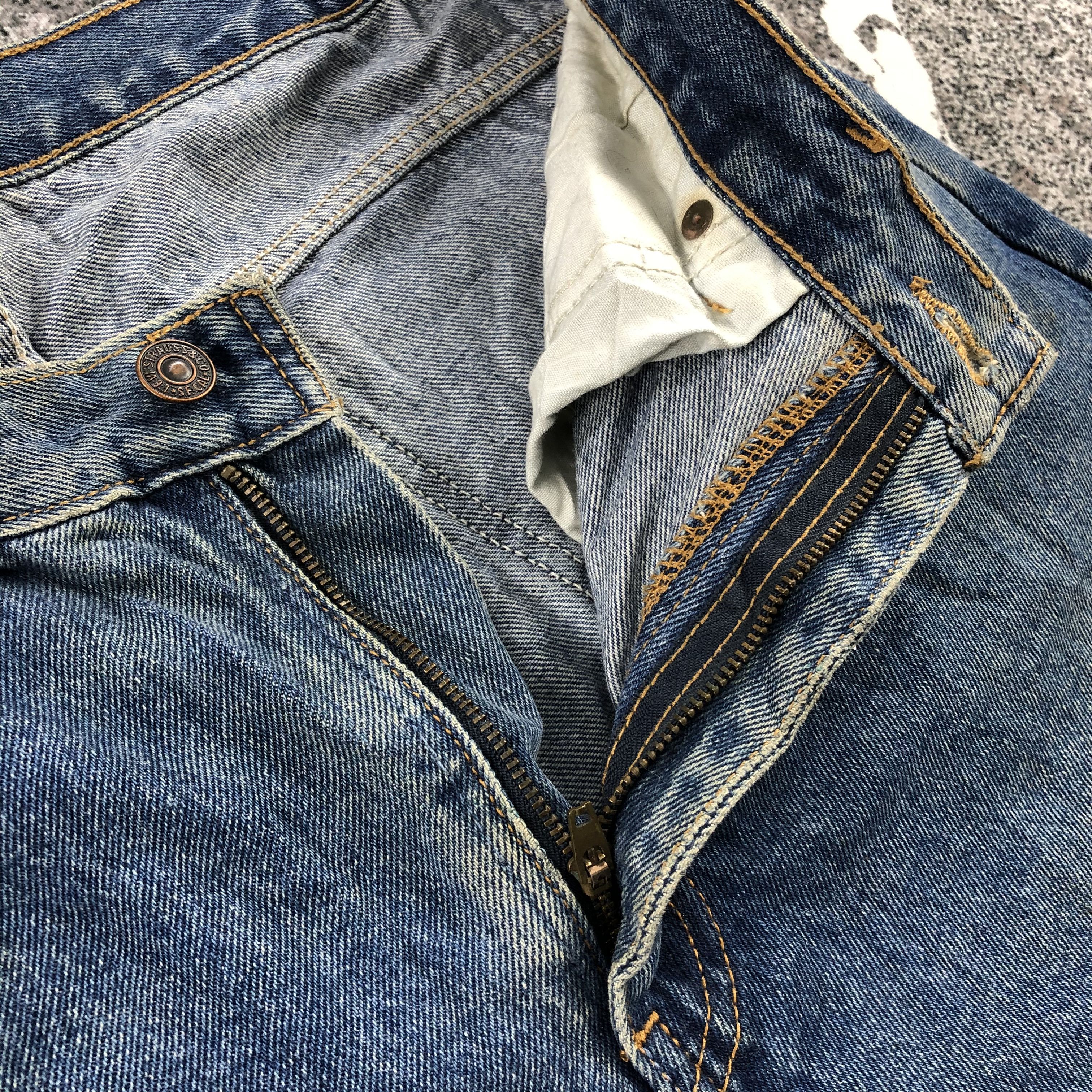 Levi's Vintage Levis 565 Jeans Blue Wash Denim KJ1060 Size US 33 - 9 Thumbnail