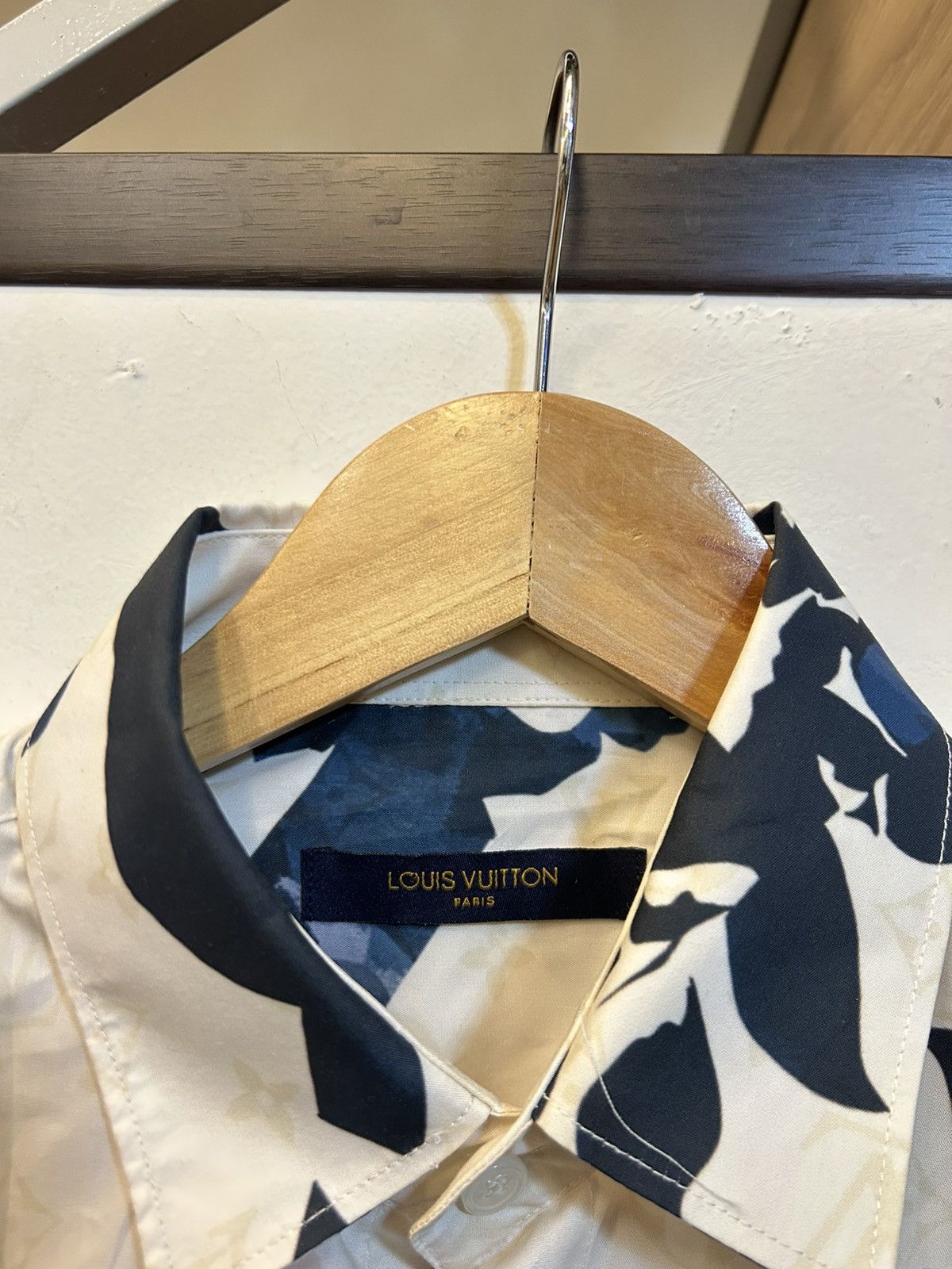 Louis Vuitton Louis Vuitton x Virgil Abloh Monogram Tapestry Floral Shirt Size US M / EU 48-50 / 2 - 6 Thumbnail