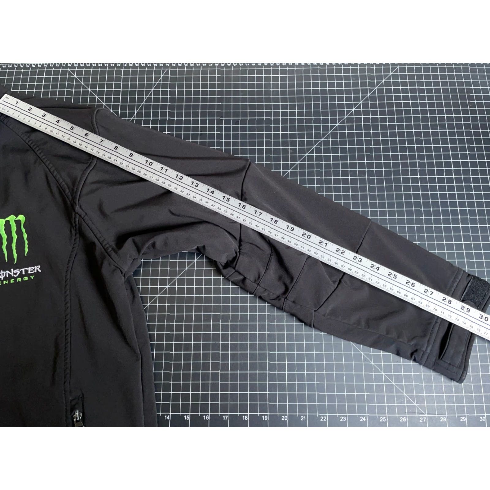 Vintage VINTAGE Monster Energy Jacket Mens L Black Softshell Full Zip Lined Pockets Logo Embroidered Bomber Retro Fall Winter Size US L / EU 52-54 / 3 - 7 Thumbnail