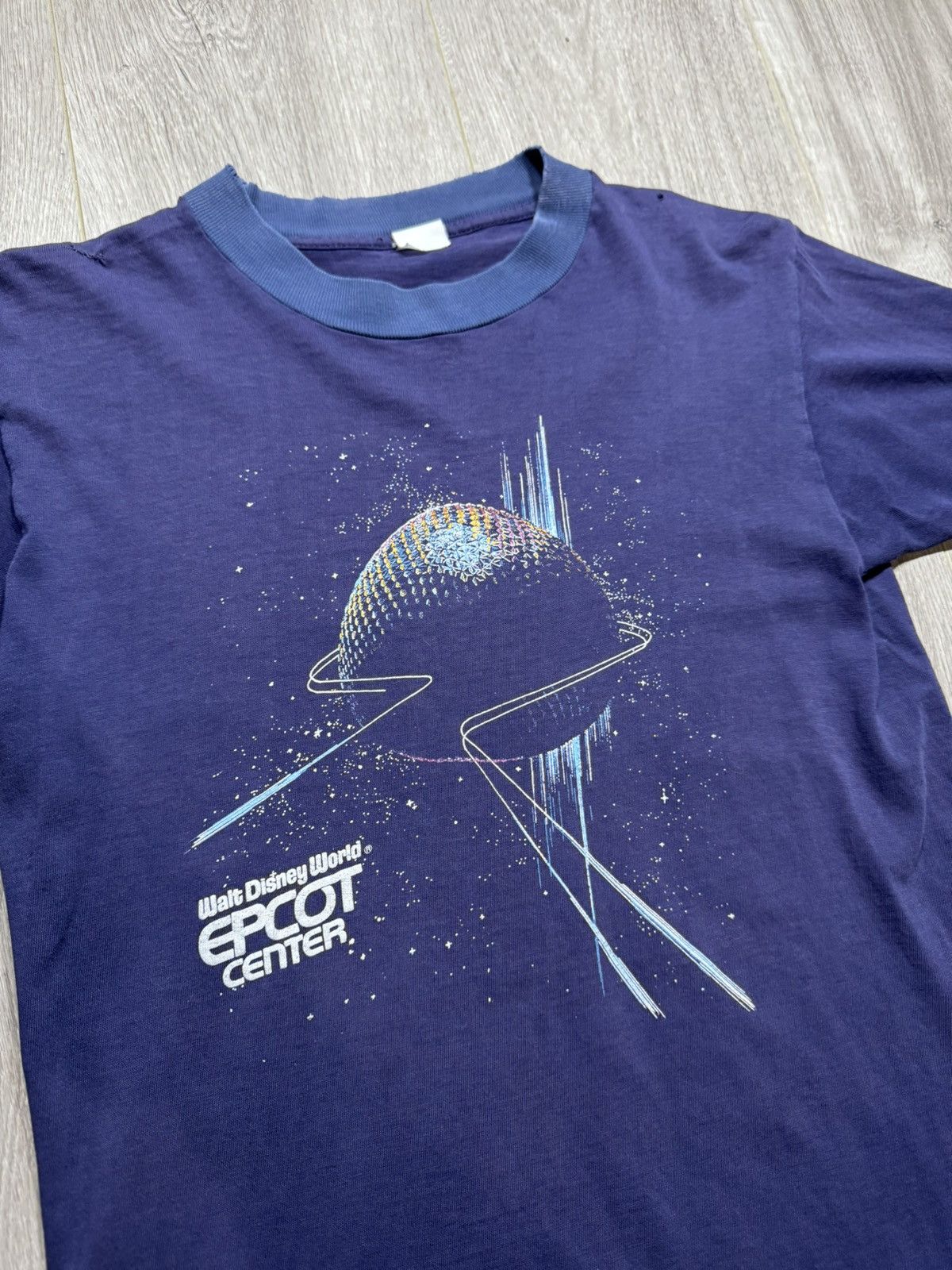 Vintage VINTAGE 1982 Epcot Center T Shirt Walt Disney World (Slim) Size US M / EU 48-50 / 2 - 5 Thumbnail