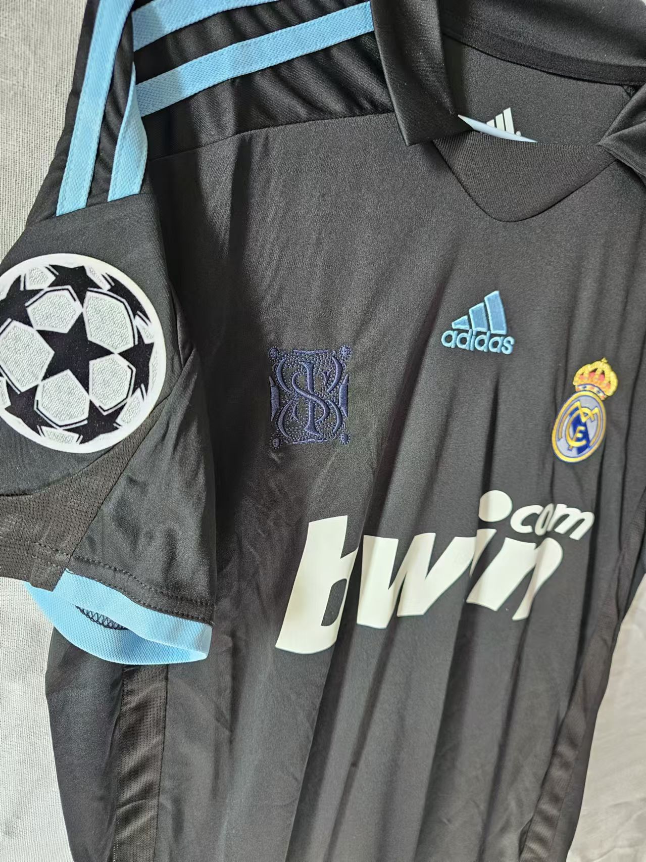 Other 2009 2010 Real Madrid 8 Kaka Jersey Away L Size US L / EU 52-54 / 3 - 3 Thumbnail