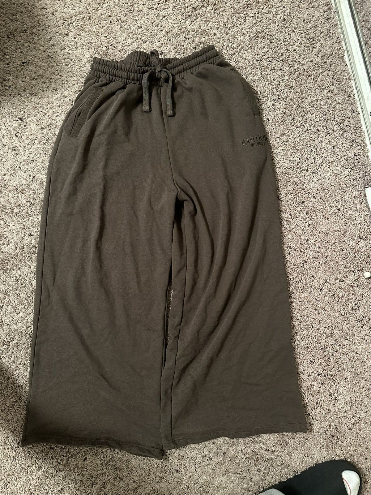 Boohoo Brown wide leg sweats Size US 32 / EU 48 - 1 Thumbnail