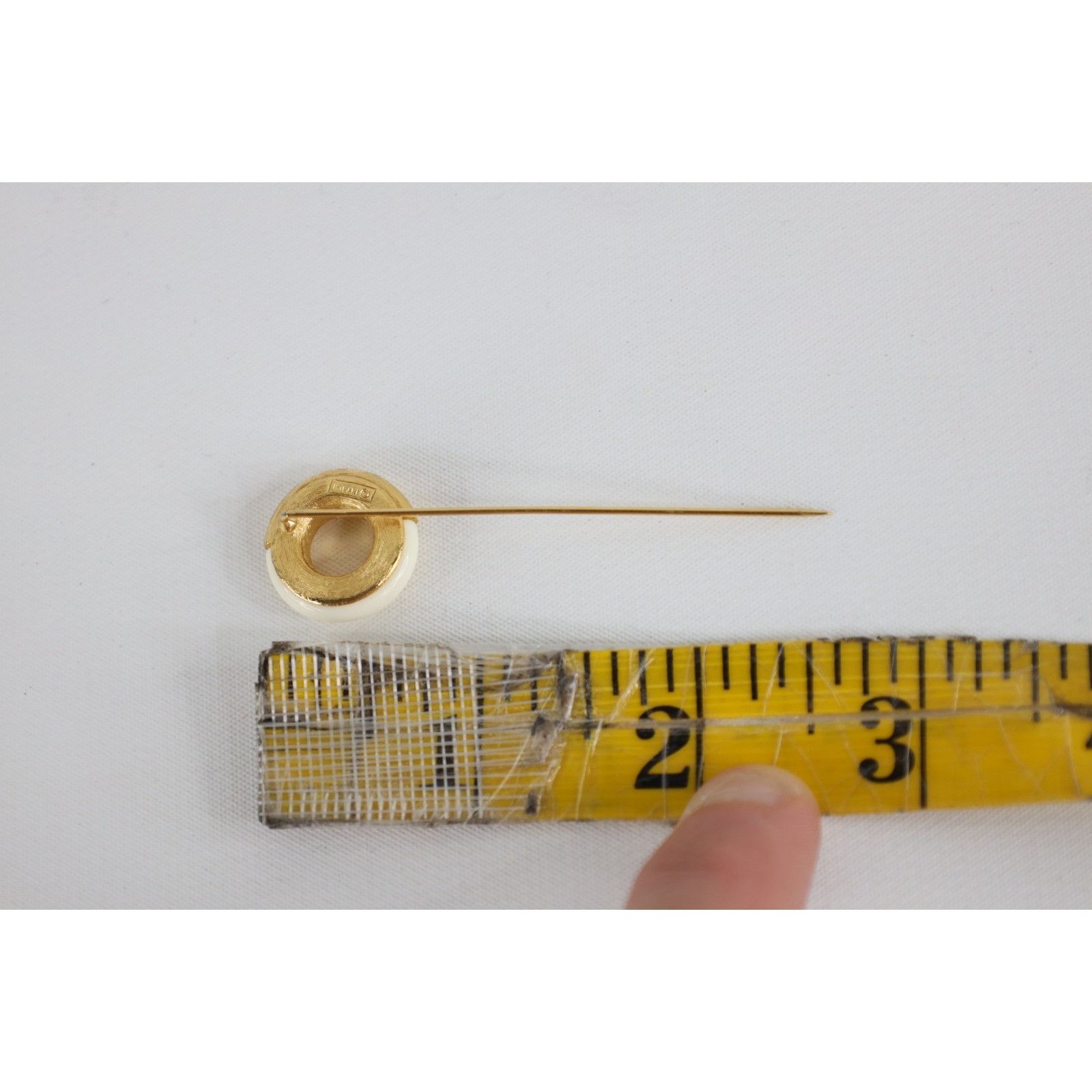 Vintage Vintage Trifari Enamel Gold White Circular Donut Lapel Pin Size ONE SIZE - 7 Thumbnail