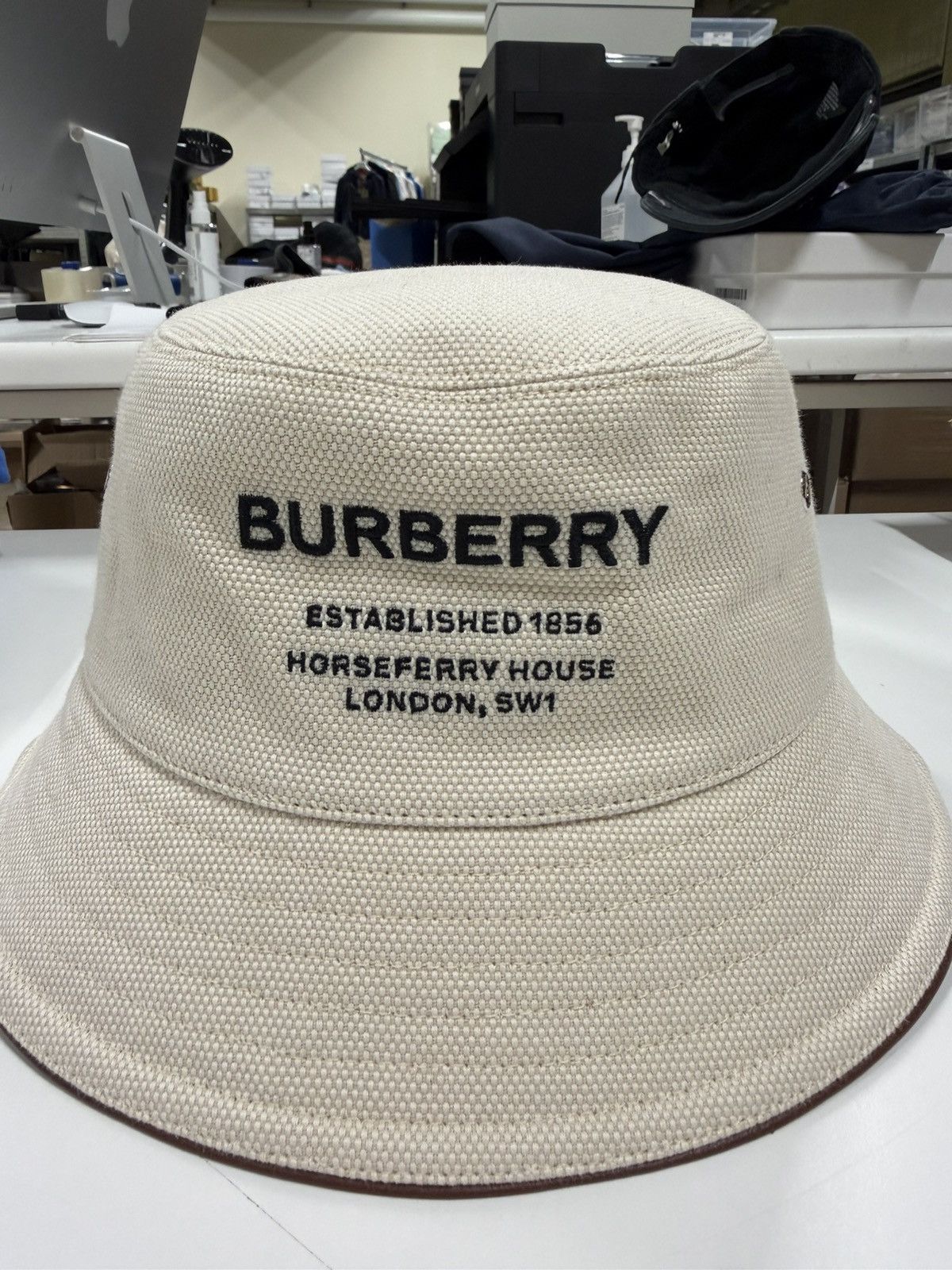 Burberry Burberry Logo Embroidery Bucket Hat NEW 500$ M Size ONE SIZE - 3 Thumbnail