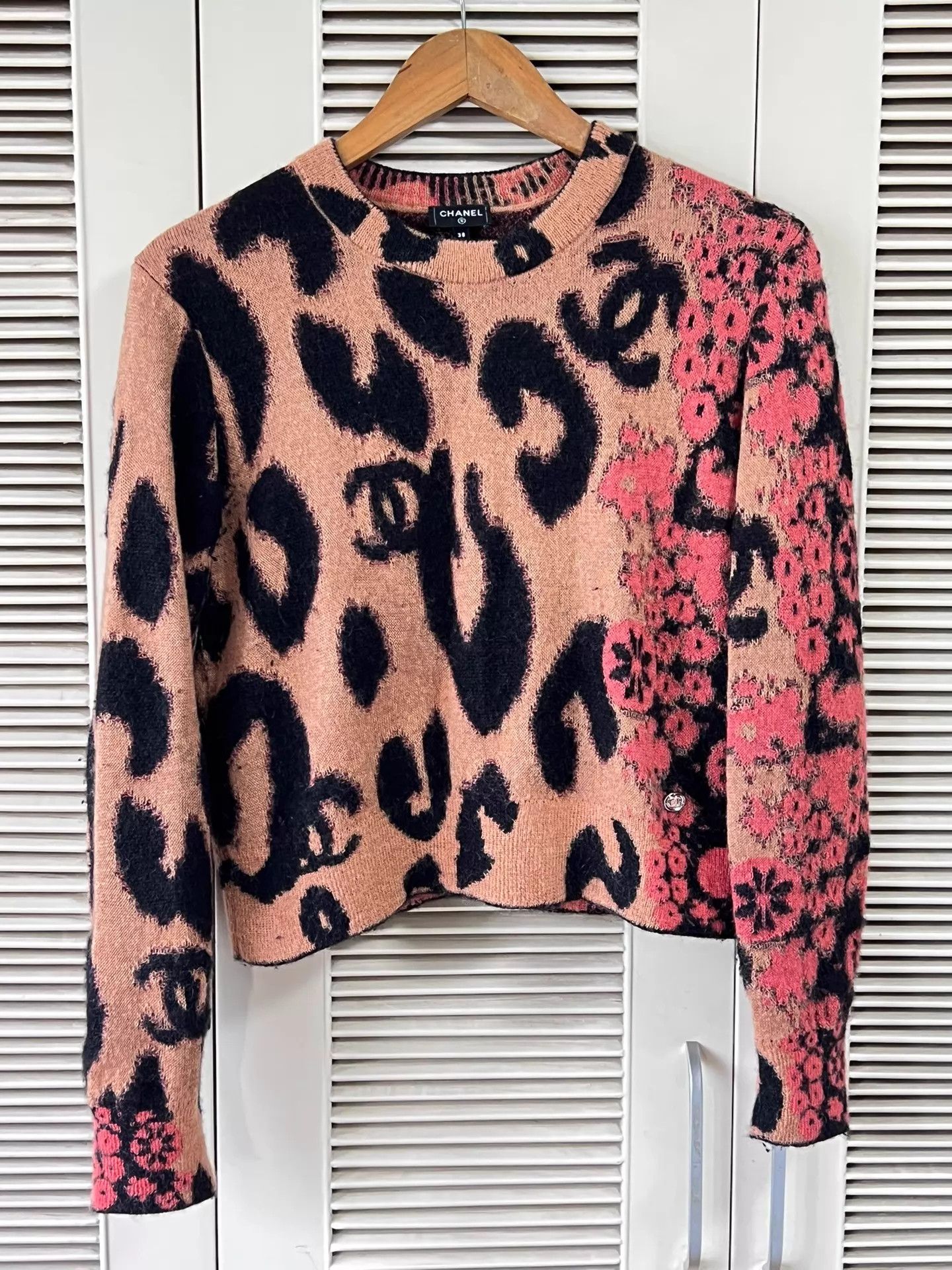 Chanel Chanel Leopard Floral Patchwork Logo Button Knit 38 Size S / US 4 / IT 40 - 1 Thumbnail