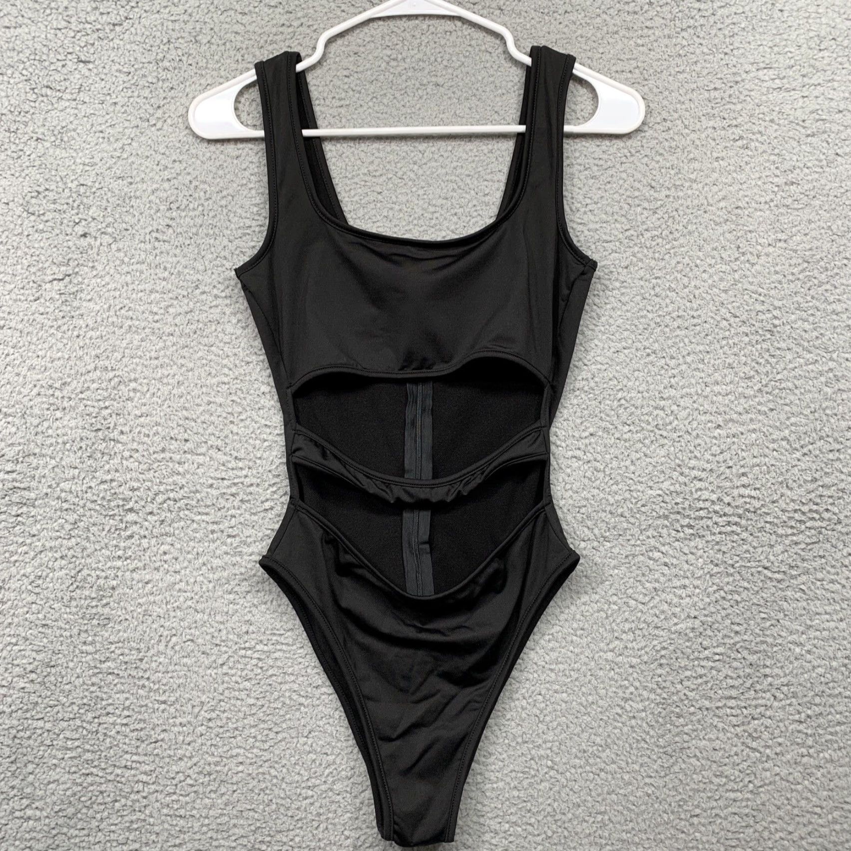 Vintage Unbranded Women’s One Piece Swimsuit M Black 2 Front Cut-Out Slits Back Zipper NWOT Soft Size ONE SIZE - 2 Thumbnail