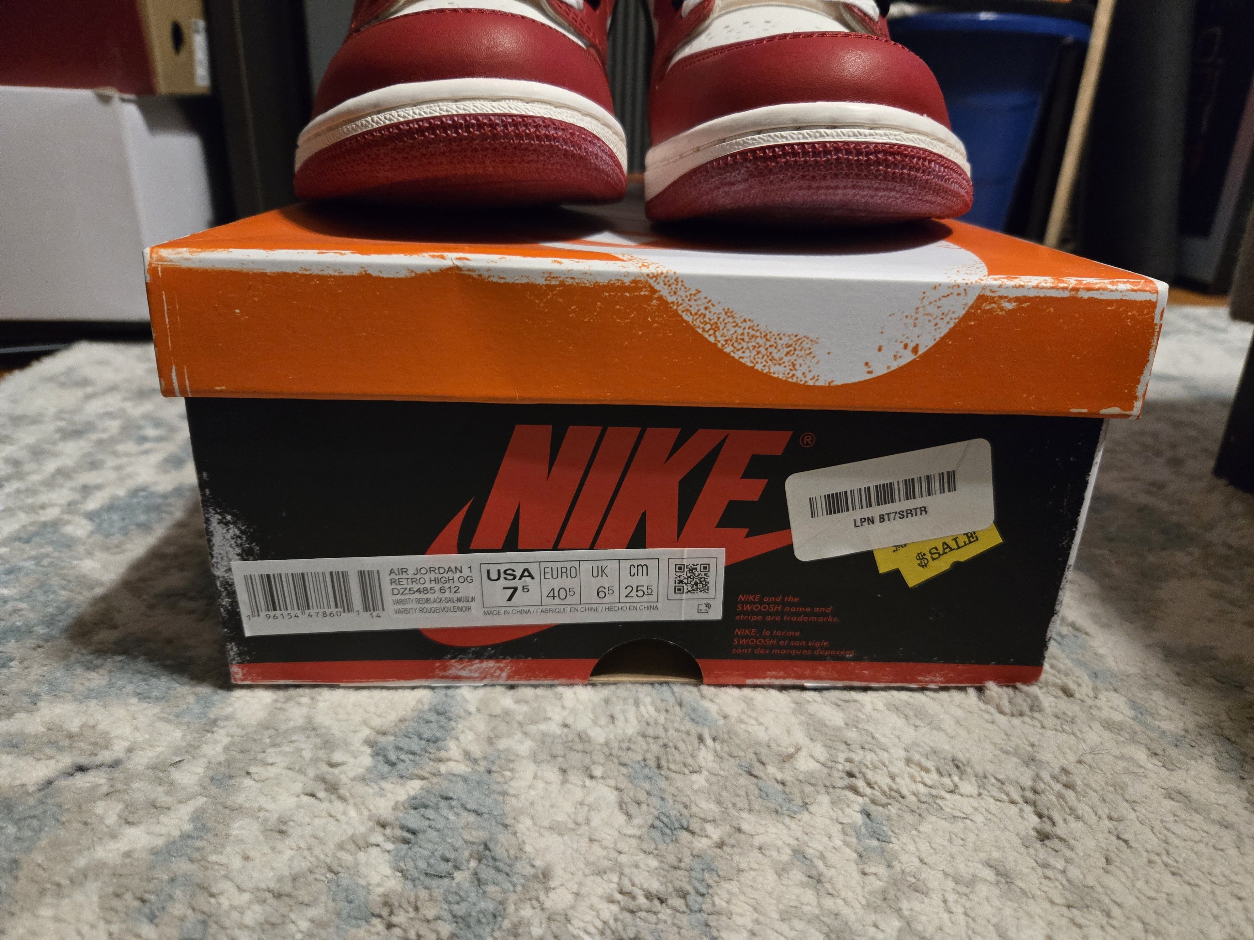 Nike Air Jordan 1 Retro High OG Chicago Reimagined Lost & Found Size US 7.5 / EU 40-41 - 7 Thumbnail
