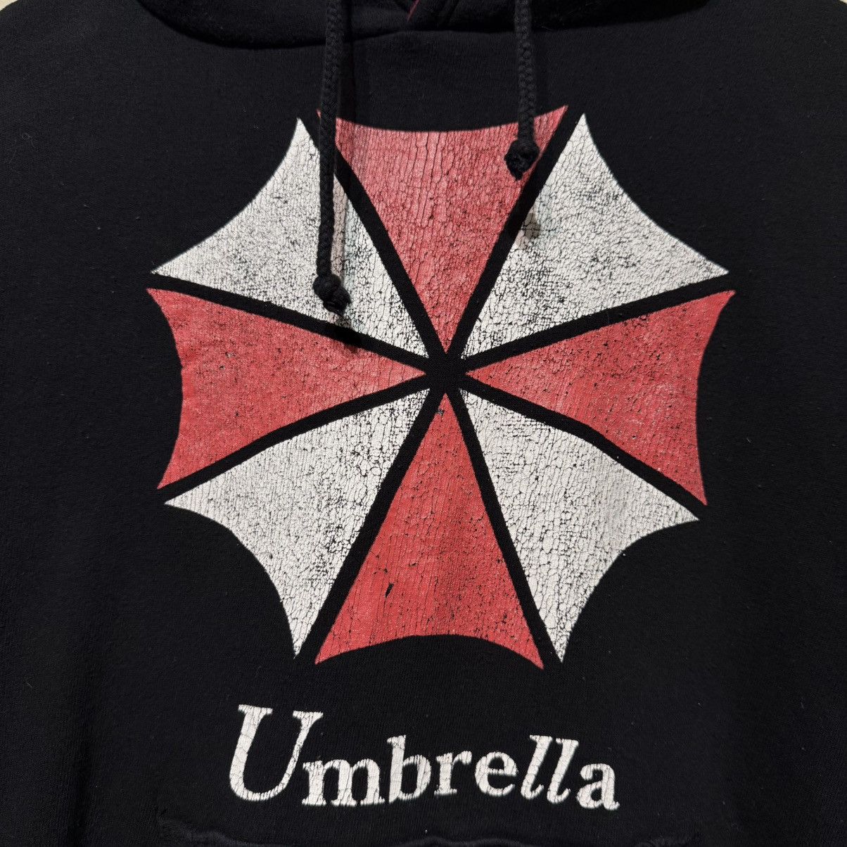 Japanese Brand Resident Evil / Biohazard Umbrella Corp Logo Hoodie Size US M / EU 48-50 / 2 - 3 Thumbnail