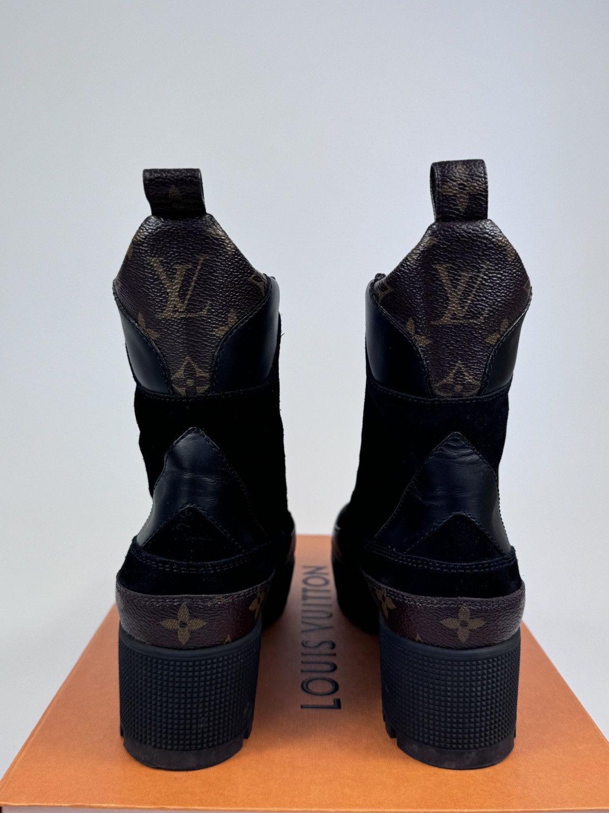 Louis Vuitton Laureate Desert Boot Size US 7 / IT 37 - 4 Thumbnail