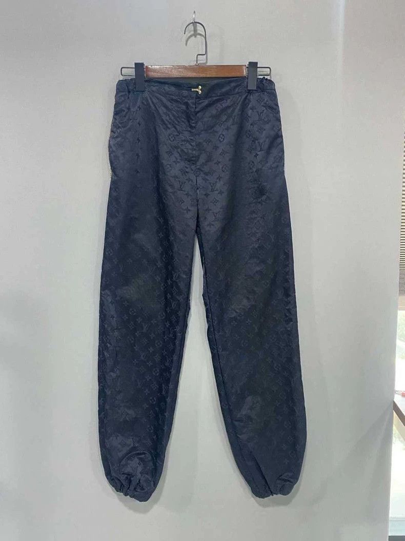 Louis Vuitton Louis Vuitton 24ss new vintage logo jogging pants Size US 34 / EU 50 - 2 Thumbnail