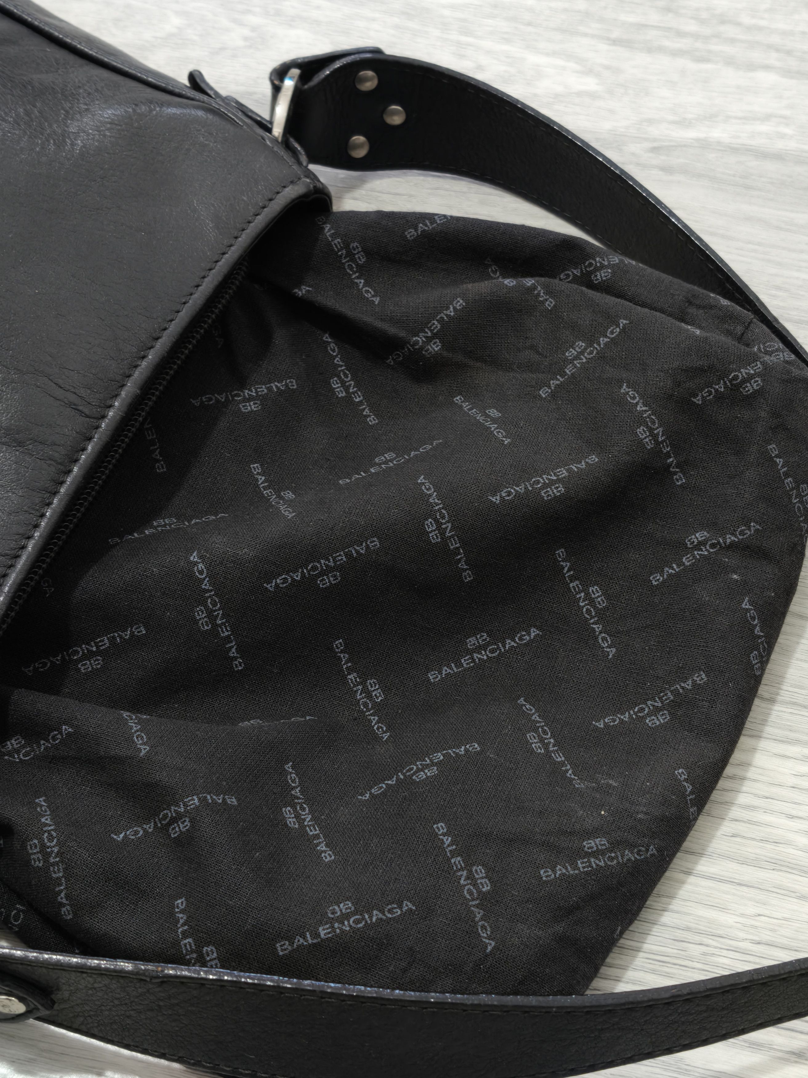 Balenciaga Vintage Balenciaga Black Leather Luxury Y2K Shoulder Bag Size ONE SIZE - 14 Thumbnail
