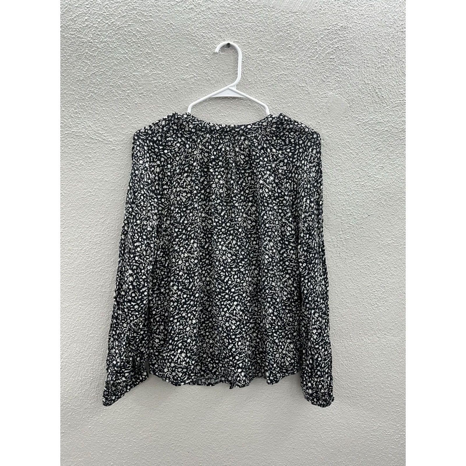 Vintage VINTAGE? No — Universal Thread Black Floral Button-Up Long Sleeve Blouse XS Women’s Shirt Size XS / US 0-2 / IT 36-38 - 7 Thumbnail