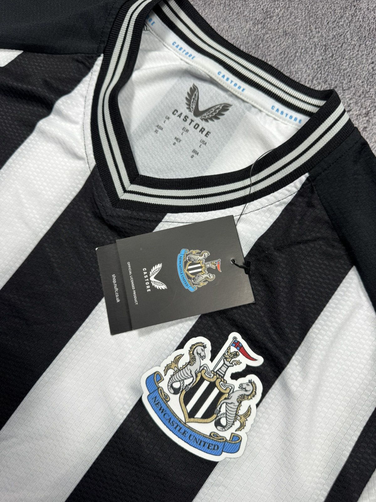 Castore Newcastle United x Castore HOME Jersey Size US L / EU 52-54 / 3 - 5 Thumbnail
