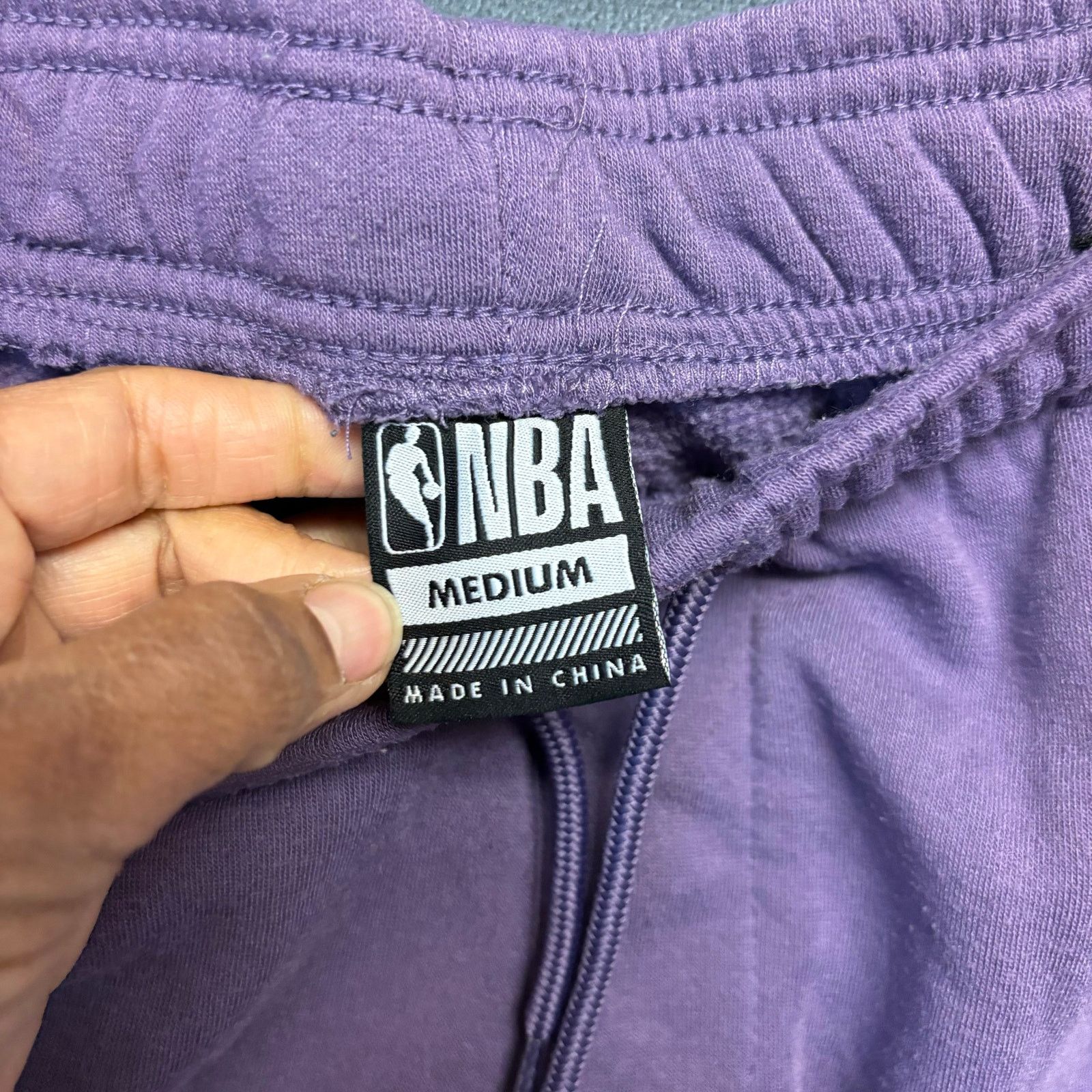 NBA NBA Sweat Shorts Mens Medium Big Graphic Print Logo Sports Size US 29 - 7 Thumbnail