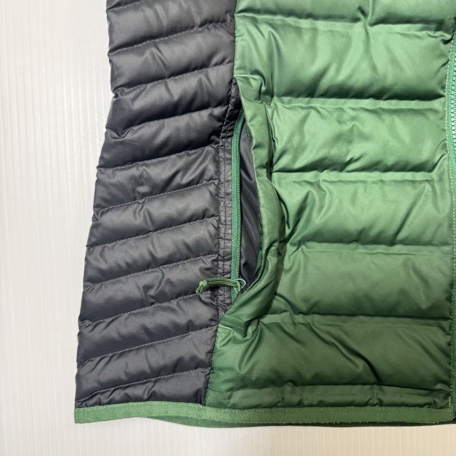 Columbia Columbia Men L Down Vest Oregon Ducks Reversible Green Black Size US L / EU 52-54 / 3 - 11 Thumbnail