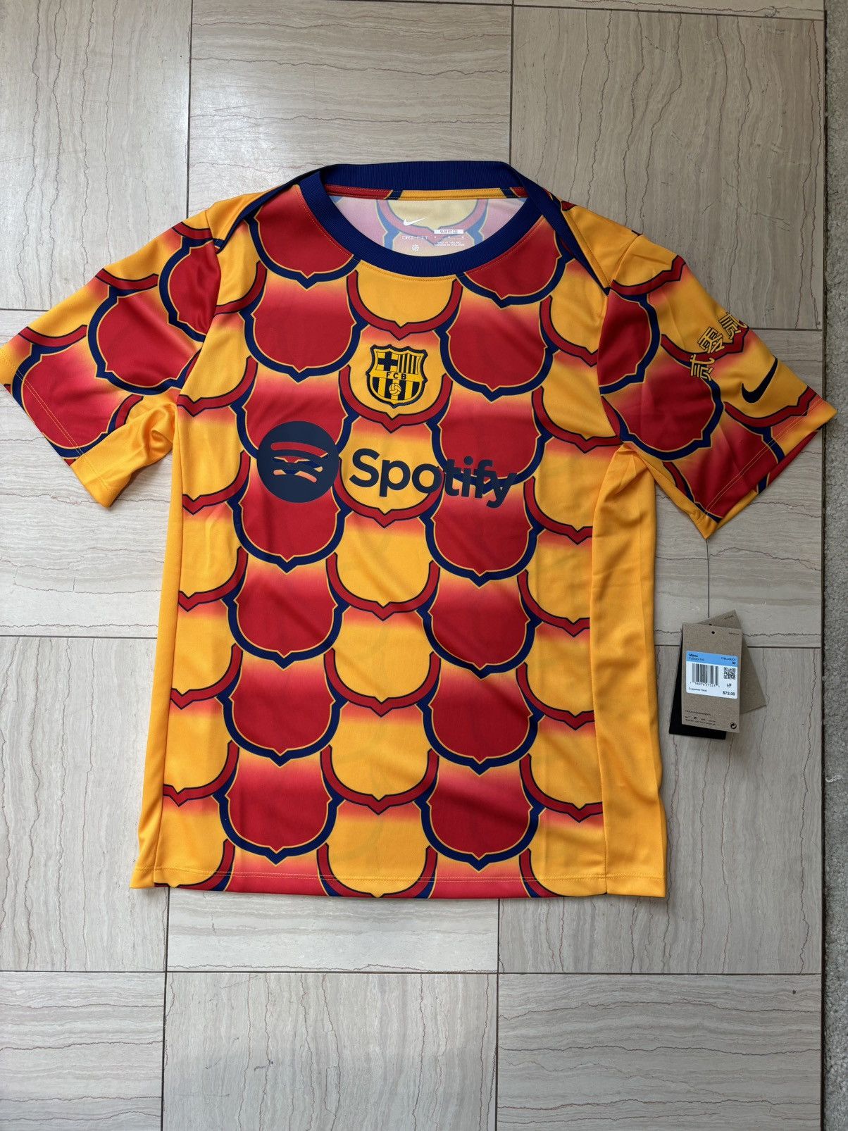 Nike BNWT Barcelona Gold Pre-Match 2023-2024 Pre-match Jersey Size US M / EU 48-50 / 2 - 1 Thumbnail