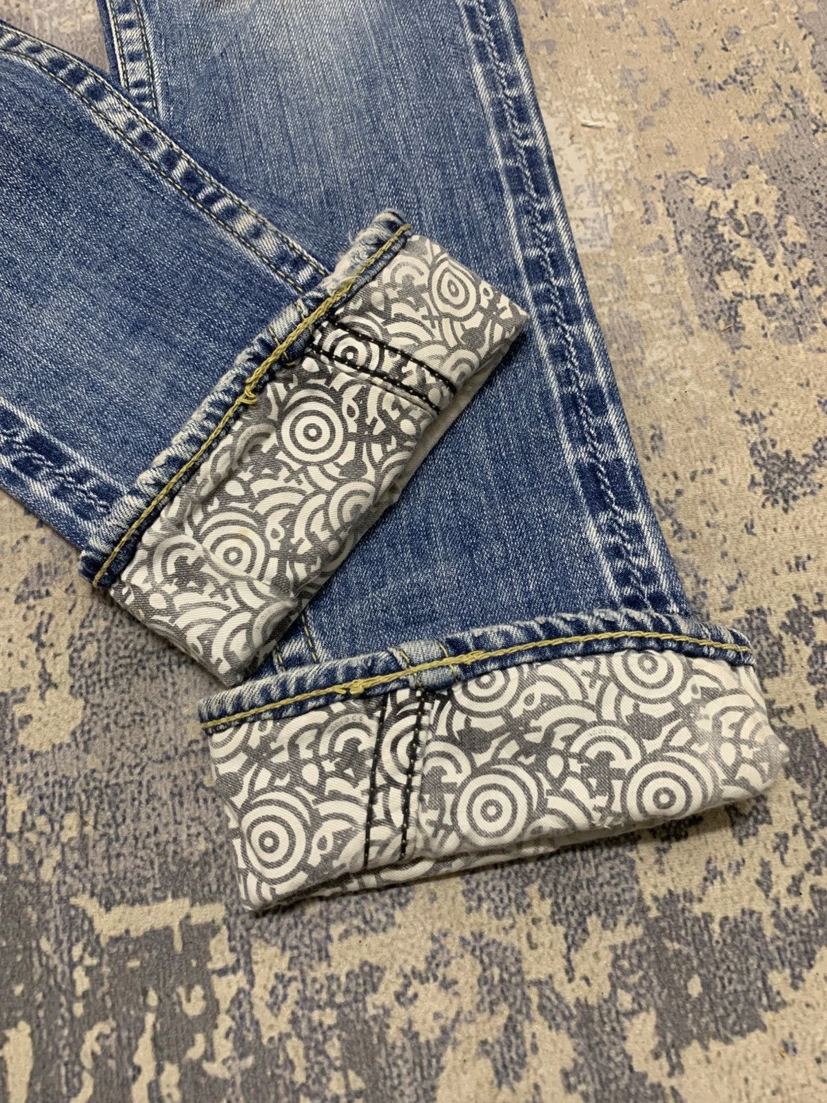 Japanese Brand One Piece x Rodeo Crowns Japanese Distressed Flared Jeans Size 32" / US 10 / IT 46 - 6 Thumbnail