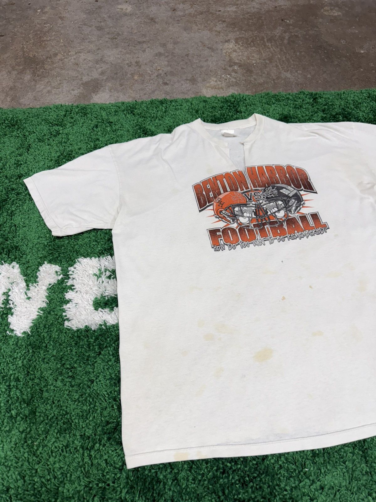 Vintage Vintage 90s Oversized Football Distressed Cut Tee 2XL XXL Size US XXL / EU 58 / 5 - 4 Thumbnail