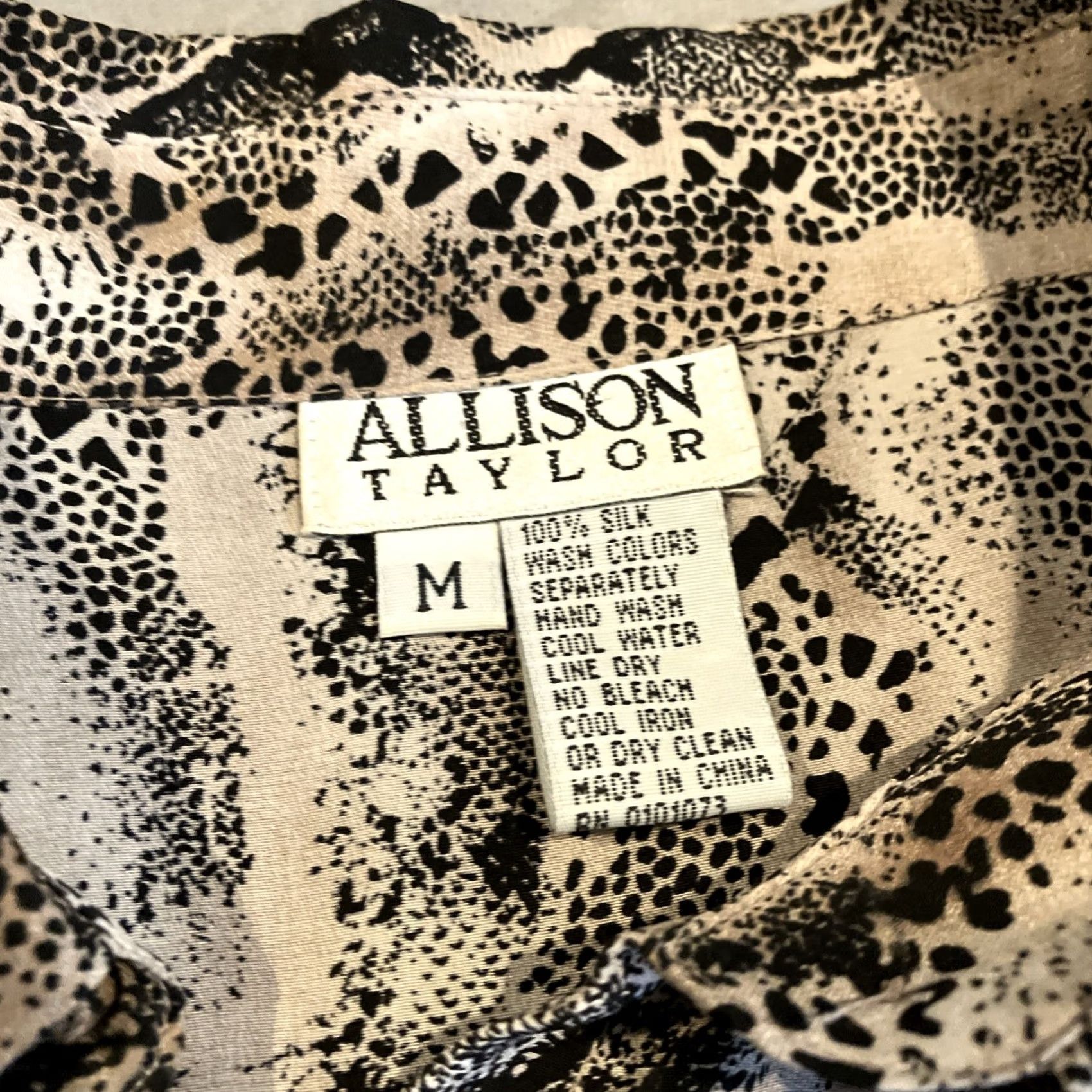 Vintage Allison Taylor Button-Up Shirt Women Medium Silk Black Snakeskin 100% Silk Bohemian Button Up Blouse Size M / US 6-8 / IT 42-44 - 3 Thumbnail