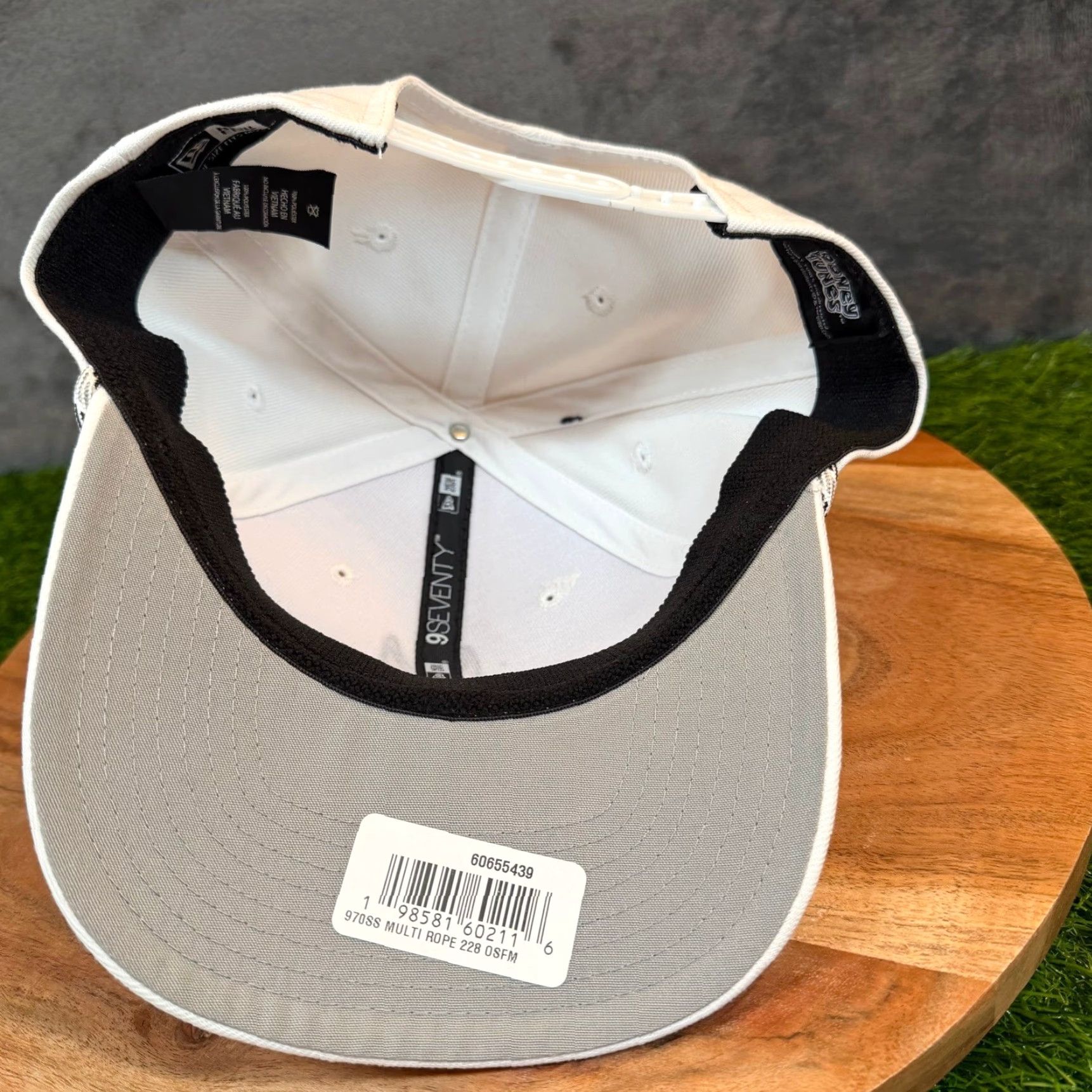 New Era New Era Bugs Bunny Looney Tunes Hat Cap 9SEVENTY Rope Snapback White Mens One Size Adjustable Stretch Cap Size ONE SIZE - 7 Thumbnail